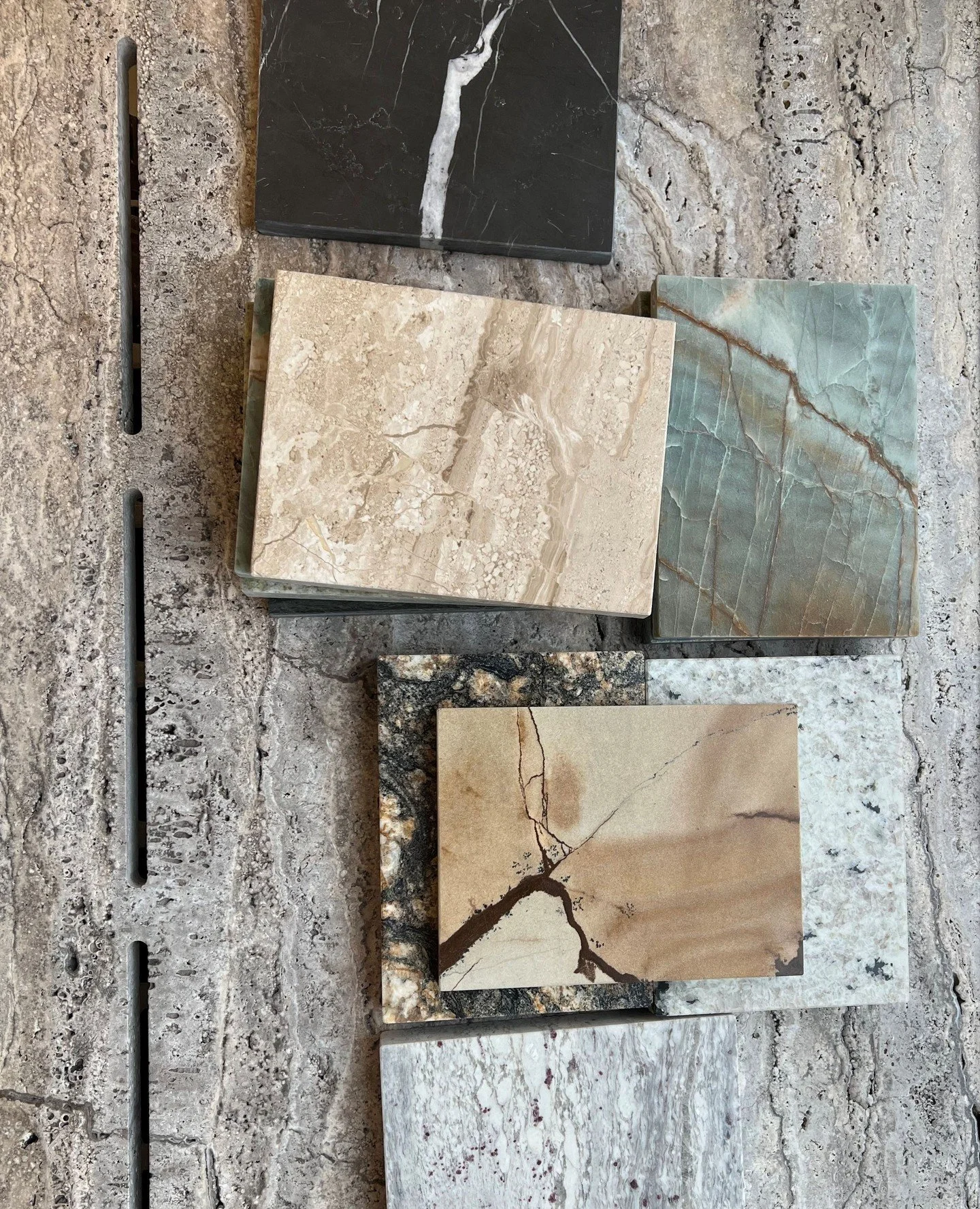 Dags att v&auml;lja bordskivor till p&aring;g&aring;ende restaurangkoncept! S&aring; mycket fint att v&auml;lja p&aring; @stonelab.se