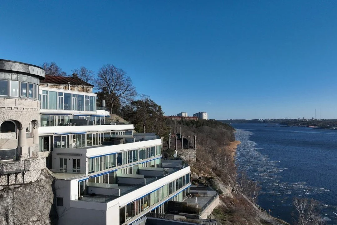 Som arkitekter v&auml;xlar vi st&auml;ndigt mellan olika projekt och skalor. Just nu ritar vi bland annat &aring;t Brf S&ouml;dermanland, en ursprunglig del av ikoniska Hotell Villa Foresta p&aring; Liding&ouml;! Hotellet uppf&ouml;rdes 1908-1910 av 