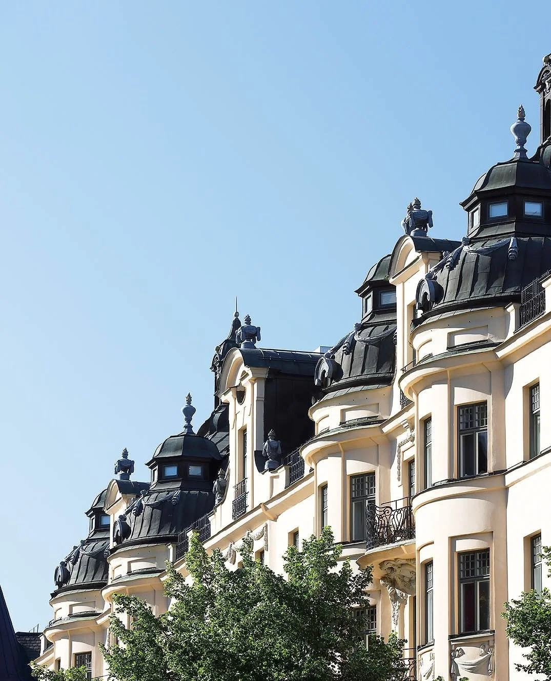 Spectrum Arkitekter arbetar &aring;terkommande med &ouml;ver 20 fastighets&auml;gare och f&ouml;rvaltare i Stockholm med omnejd. Vi jobbar med allt fr&aring;n tidiga analyser och konceptutveckling till projektering och genomf&ouml;rande.⁠
⁠
Tillsamma