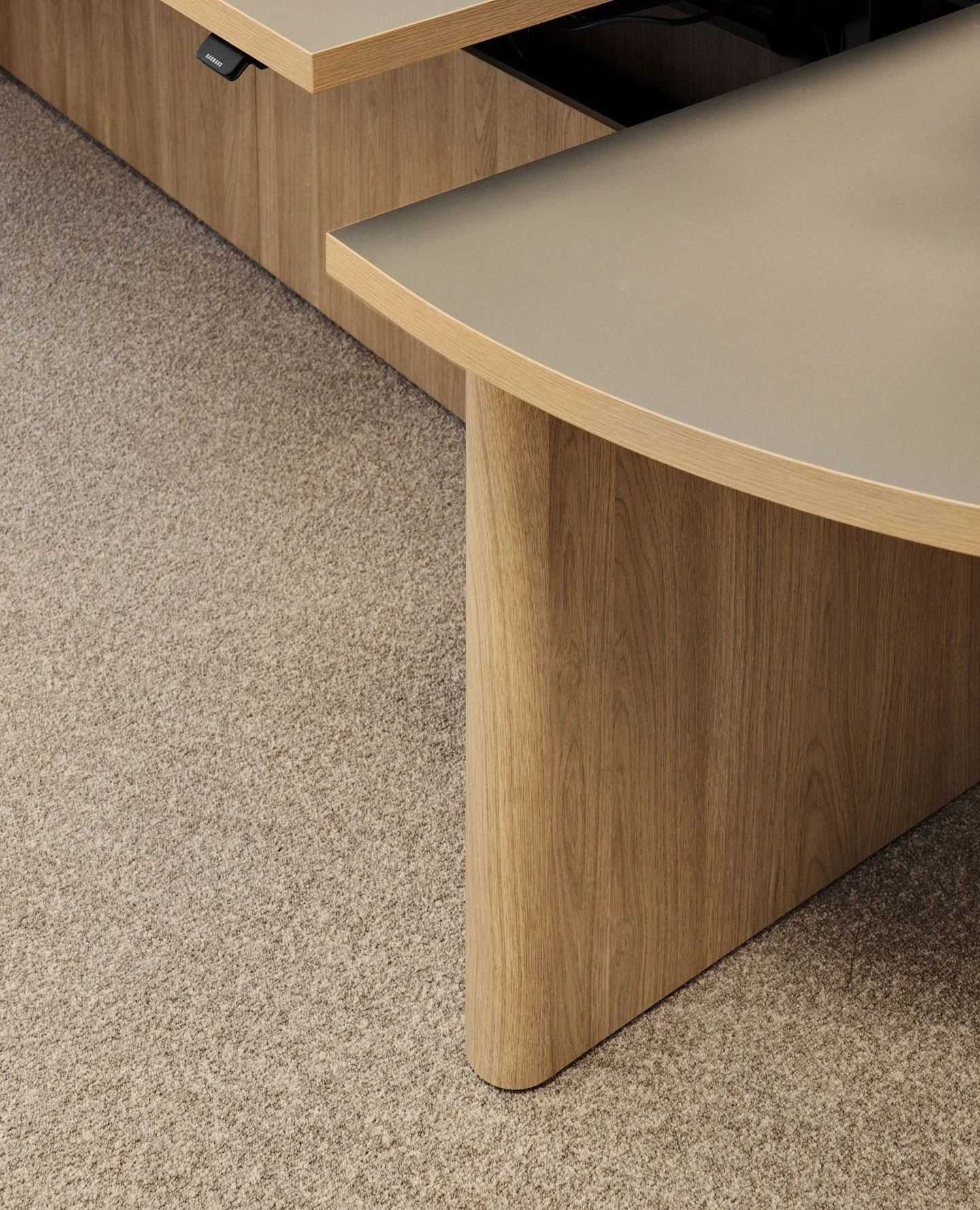 Sista dagen p&aring; Clerkenwell Design Festival - och samtidigt premi&auml;r f&ouml;r Lammhultsgruppens nya showroom i London. H&auml;r visas bland annat Spectrum Forms m&ouml;belserier Work Island och Coinz.⁠
⁠
Work Island har snabbt blivit en sj&a
