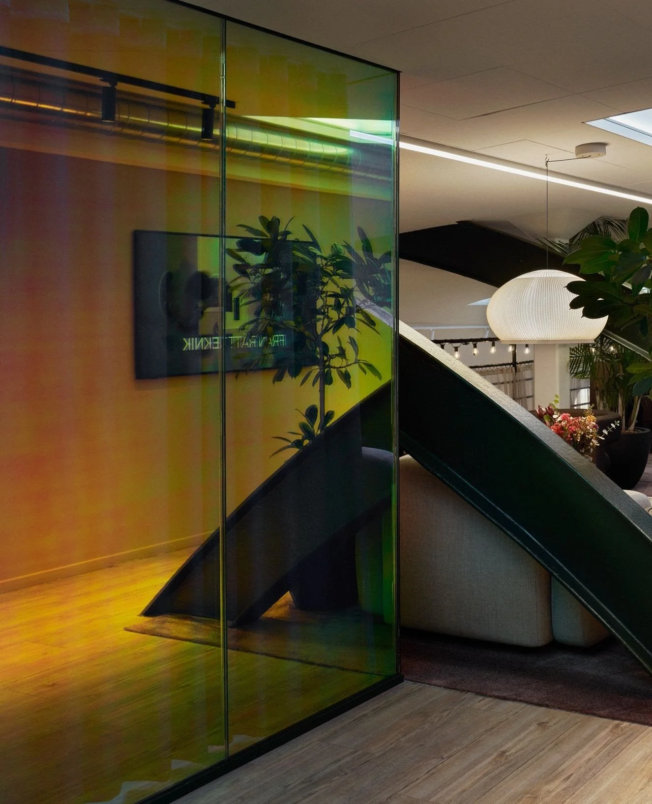 Genom &aring;ren har vi utvecklat ett flertal studios f&ouml;r kunder som Forefront, Liquid Swords och Bauer Media &ndash; milj&ouml;er d&auml;r arkitektur, teknik och akustik m&aring;ste samverka p&aring; h&ouml;gsta niv&aring;.⁠
⁠
Varje projekt f&o