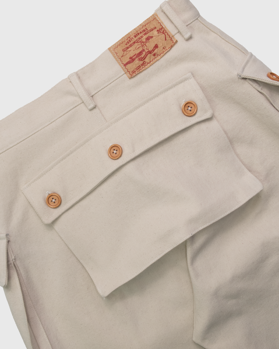 capris ecom detail back1.png