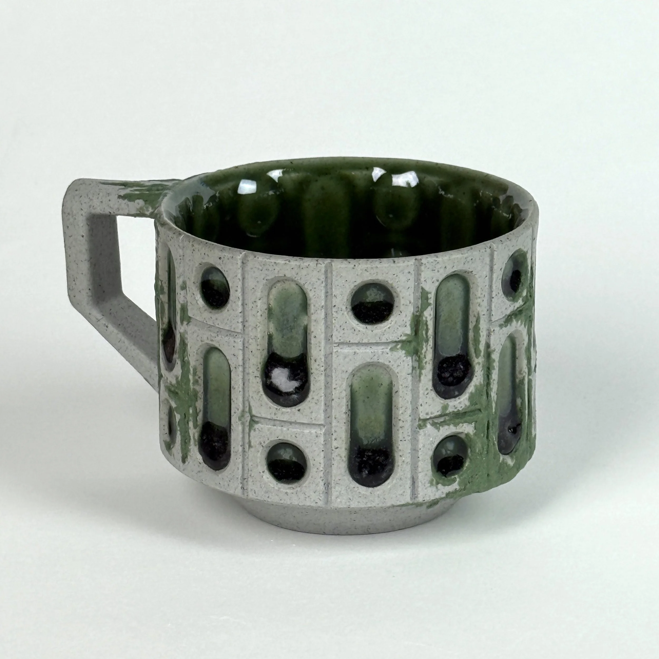 Eco-Brutalist cup with a handle (Studio seconds)