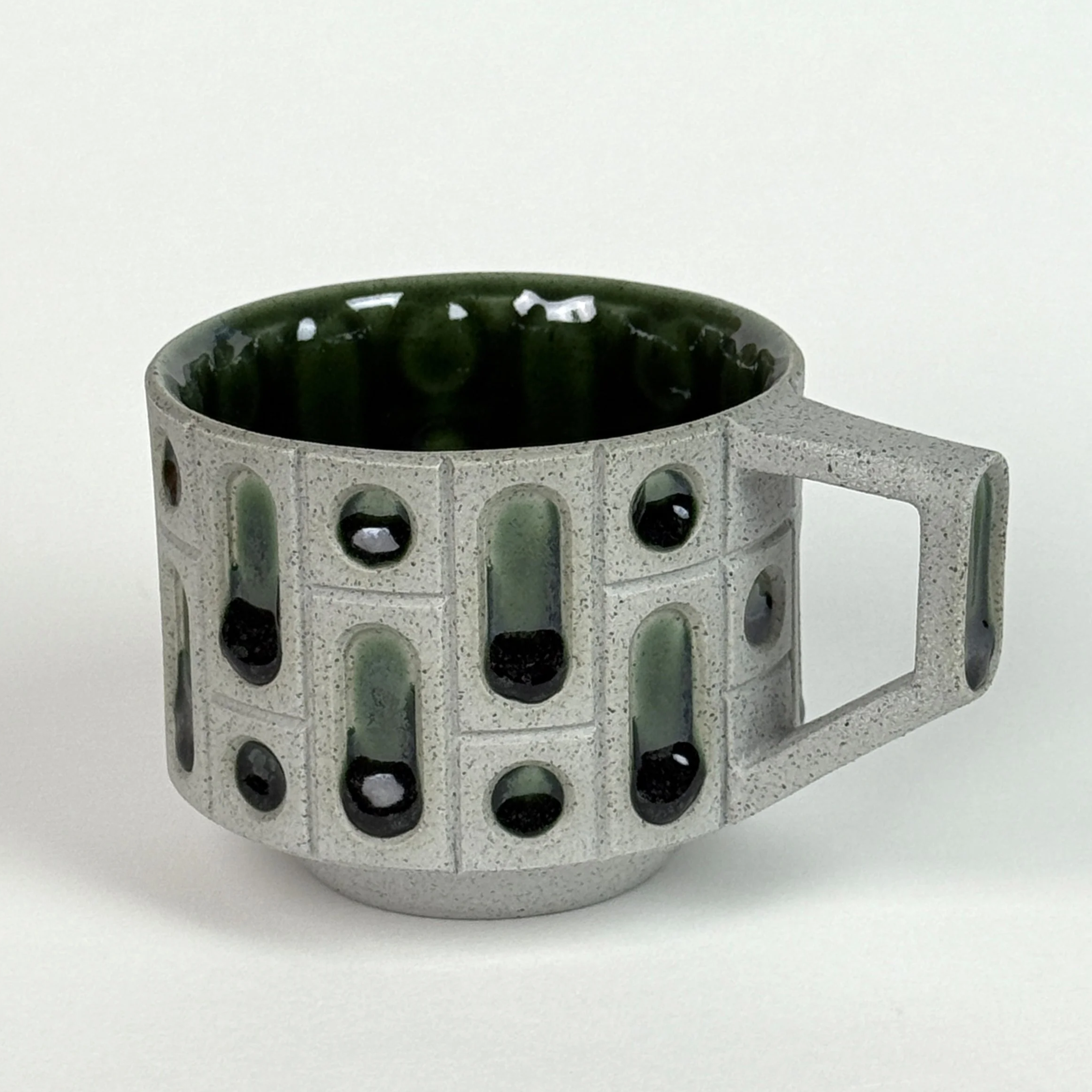 Brutalist cup with a handle (Studio seconds)