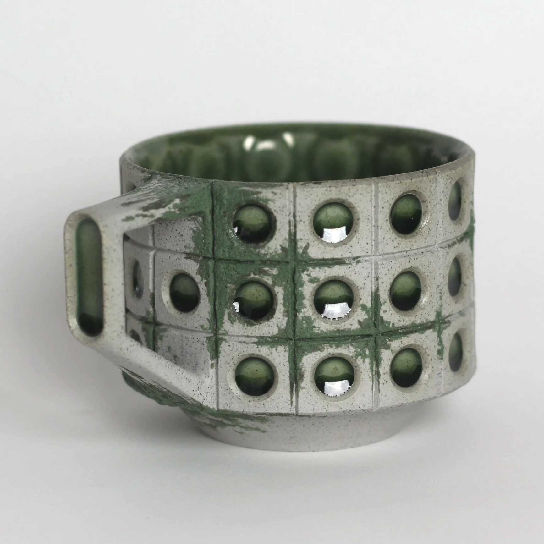 Eco-Brutalist cup with a handle (Studio seconds)