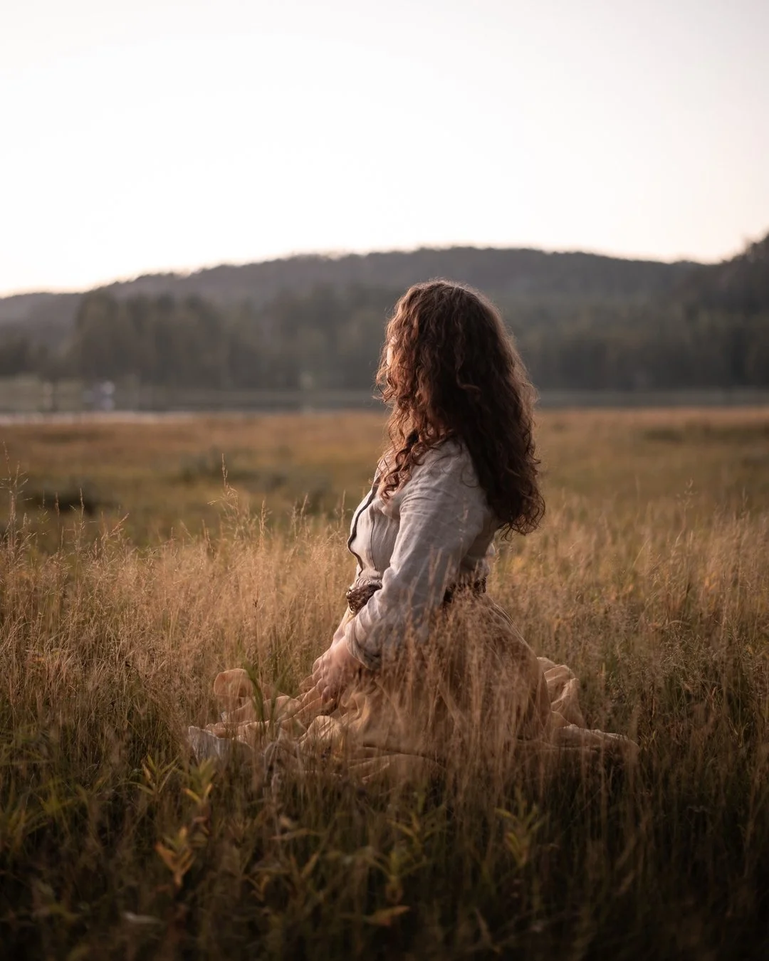 A few weeks ago, colors had just started to shift and everything turned yellow and orange, which was so gorgeous. We had a super warm september with so many sunny and mild days.
Now all the leaves are covering the ground and the grass fields by the l