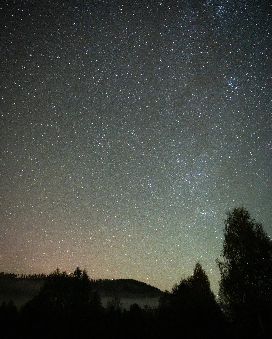 One thing that is hard to portray in pictures and Videos about this season is the constant darkness.
The sun rises later and later and Sets ever earlier leaving us with little daylight on sunny days and even less of it on cloudy ones.
With the recent