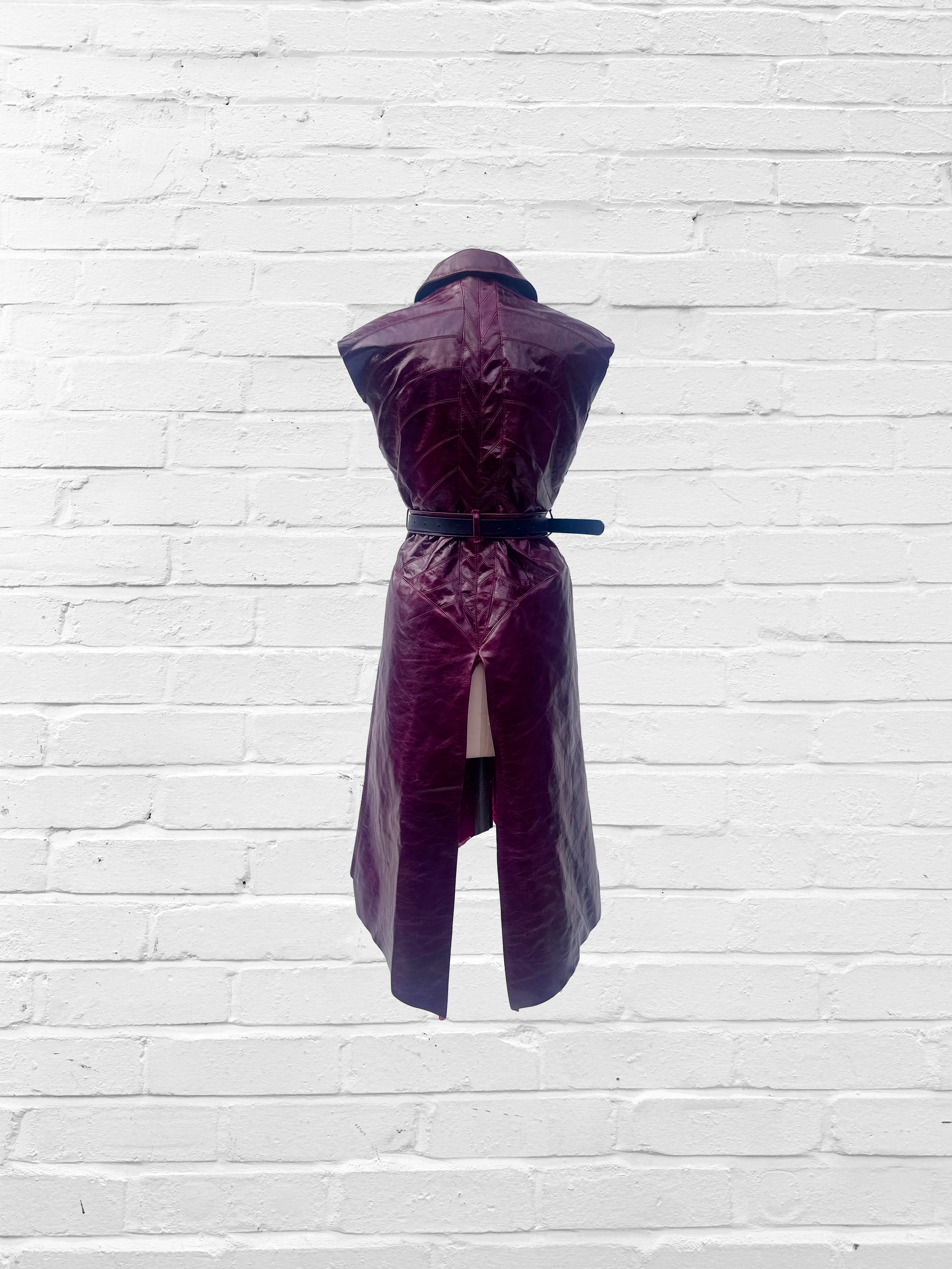 Back red trenchcoat waistcoat.png