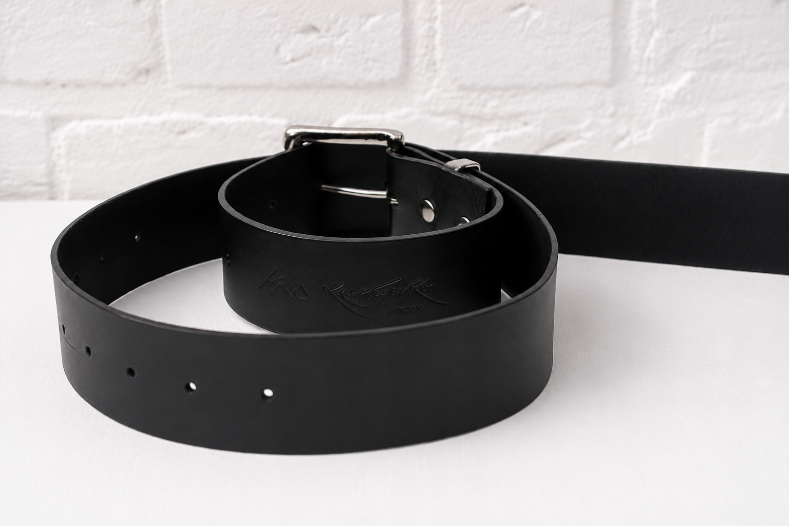 retouched 5cm belt rolled back close up.png