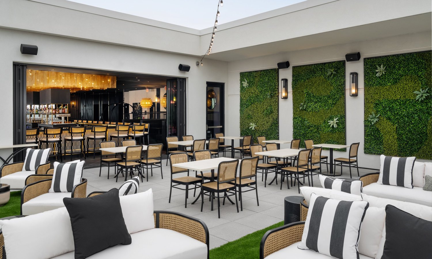 Premier Rooftop Bar in Raleigh | Raleigh Restaurant | Urban Oak