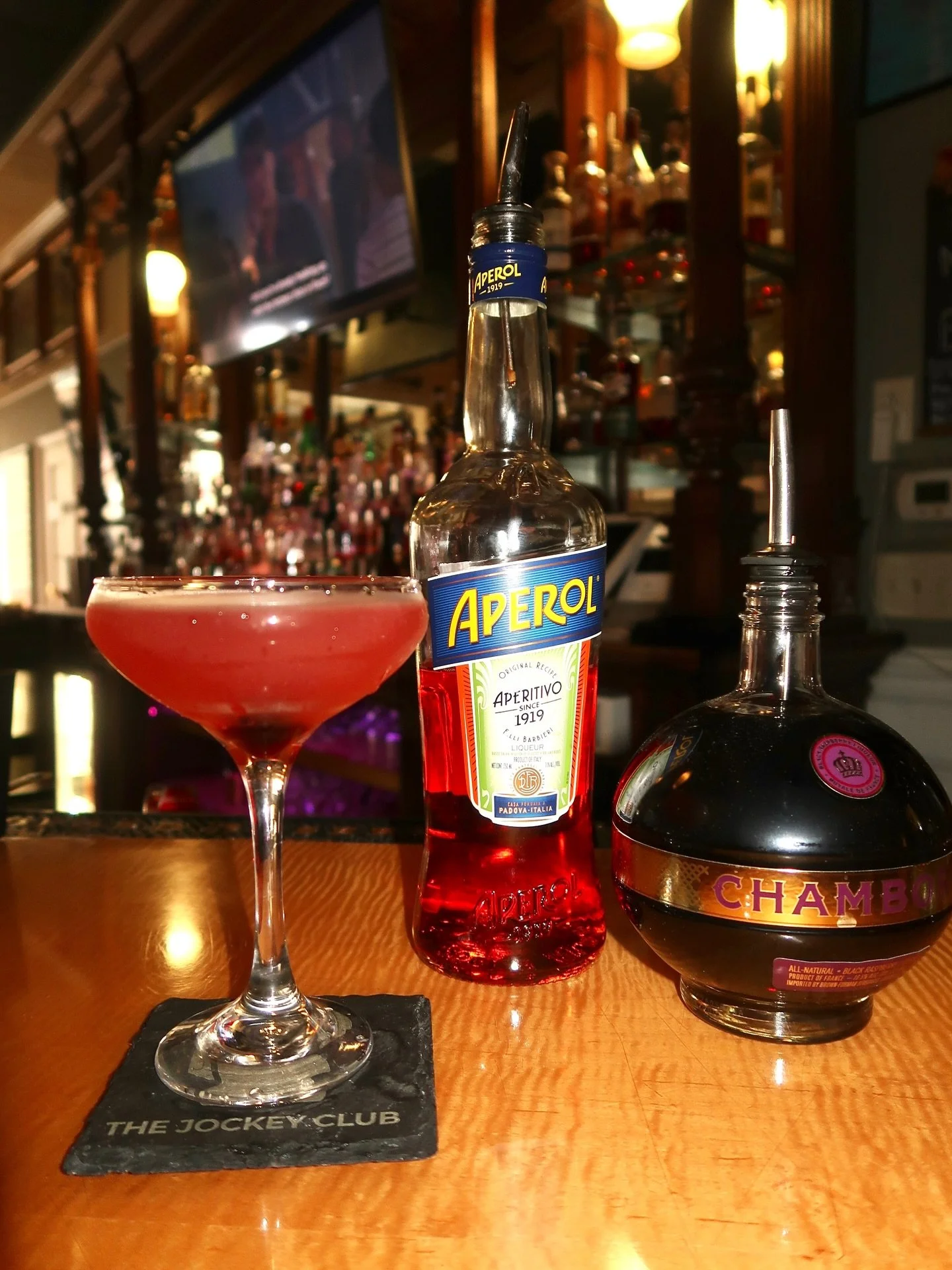 PINK WEEKEND IS COMING UP💖 
Have you ever tried our Pink Panther cocktail? Gin, tequila, Aperol, Chambord, lime, and simple syrup&hellip;OR try it Jaydin&rsquo;s Way: skip the tequila and double the gin😉

Try The Pink Panther in preparation for Pin