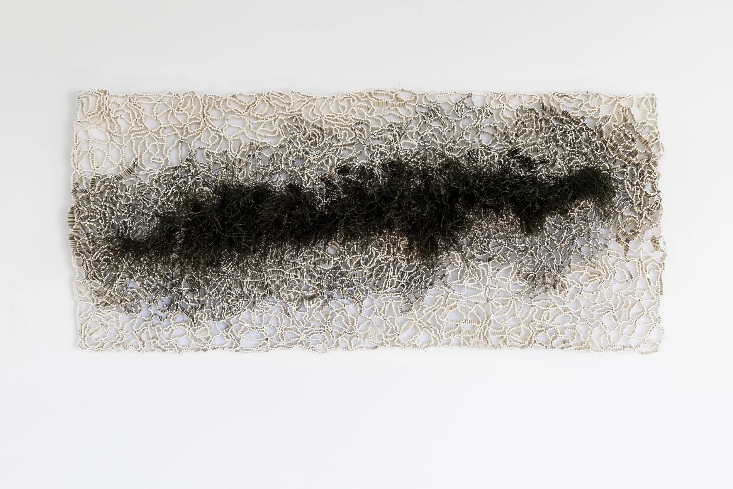 Sporées, 2025. Feathers. 140 x 62 x 25 cm