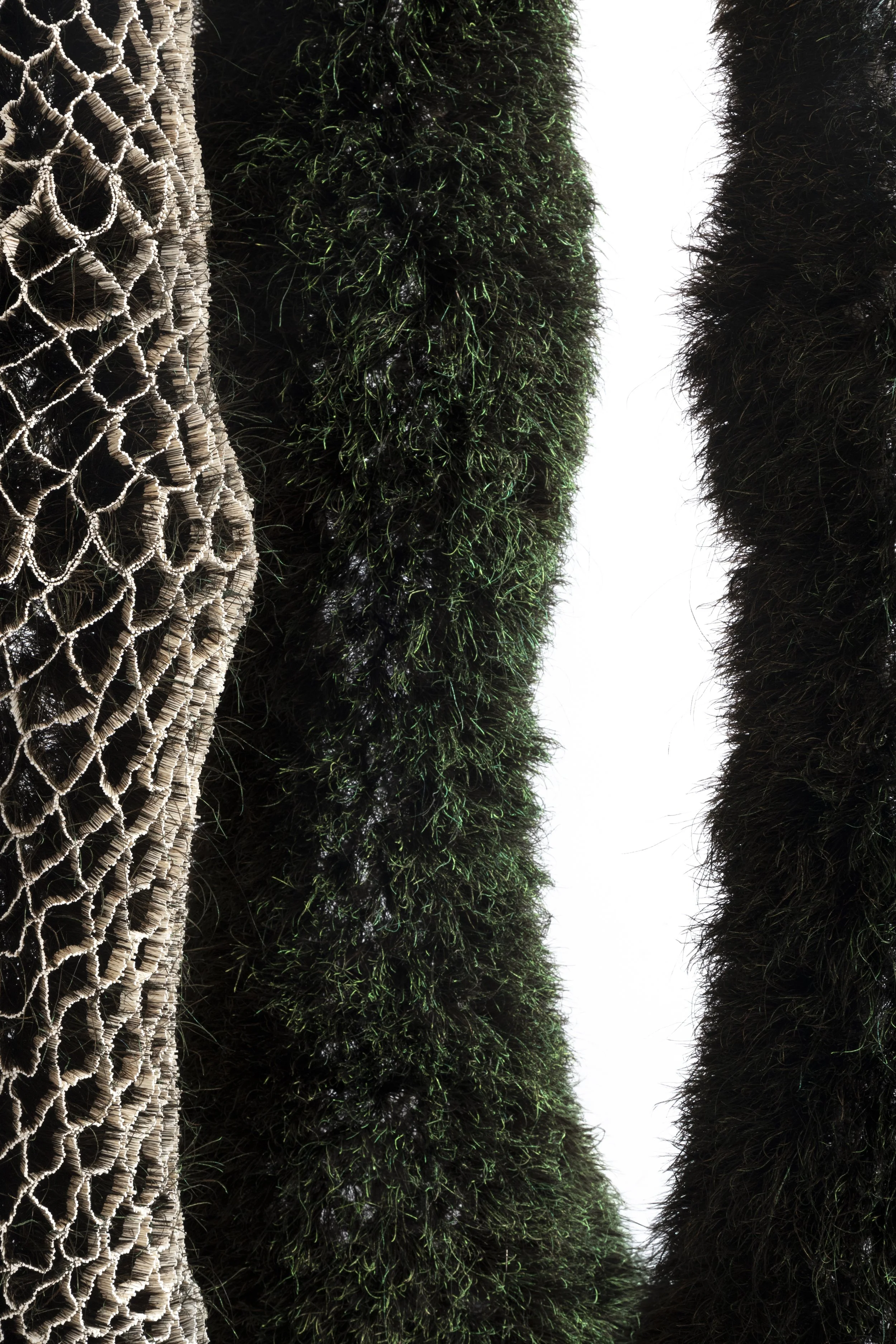 Sentinelles, 2023. Feathers. 400 x 100 x 100 cm