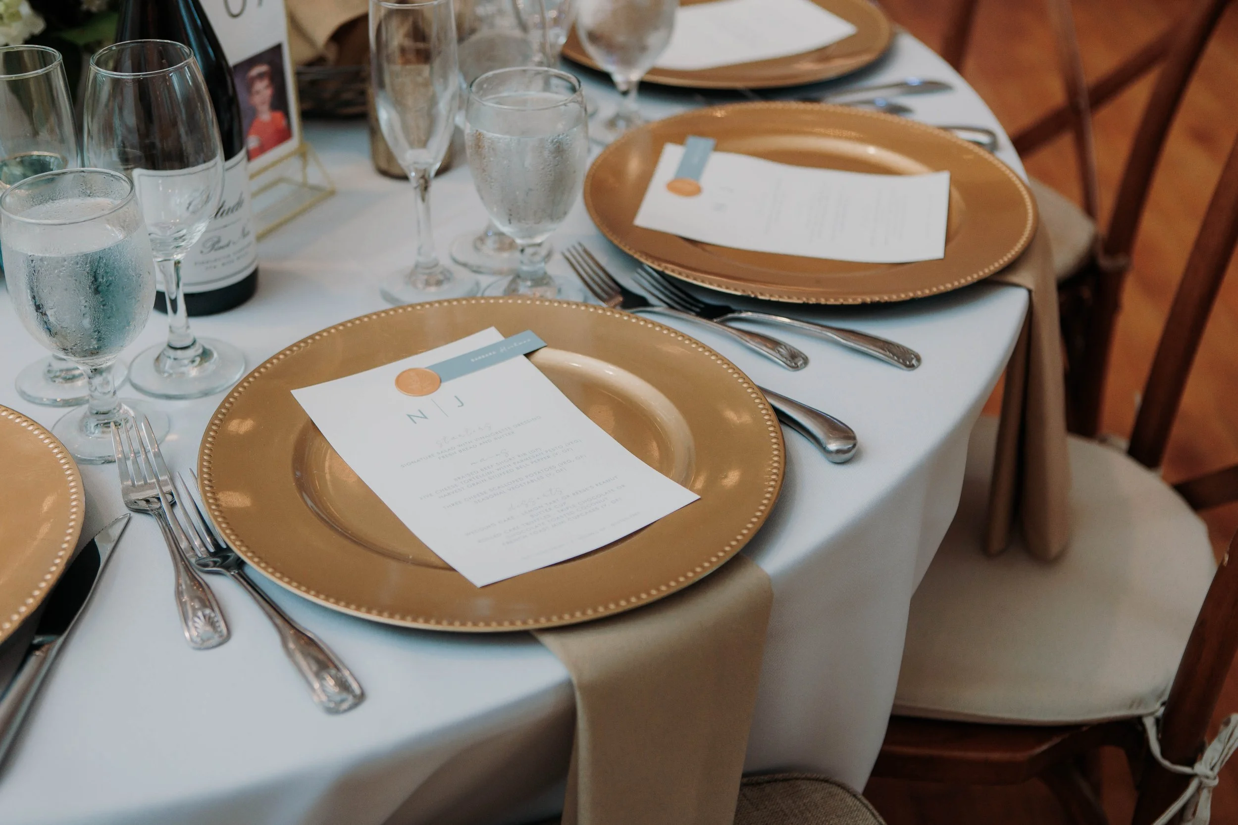 Candid photos of a wedding at The Wedding Bowl and Cuvier Club in La Jolla. San Diego wedding photography by Indigo West Photography.