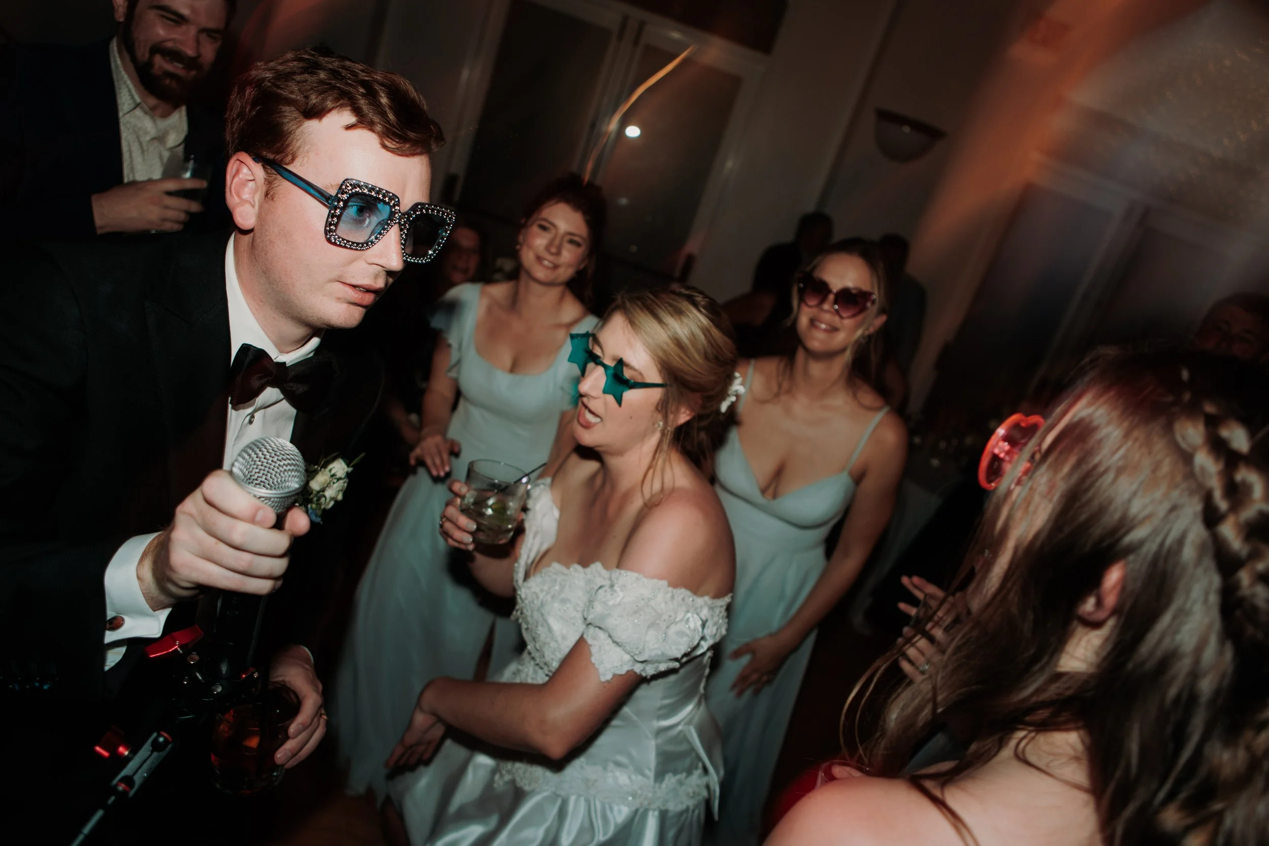 Candid photos of a wedding at The Wedding Bowl and Cuvier Club in La Jolla. San Diego wedding photography by Indigo West Photography.