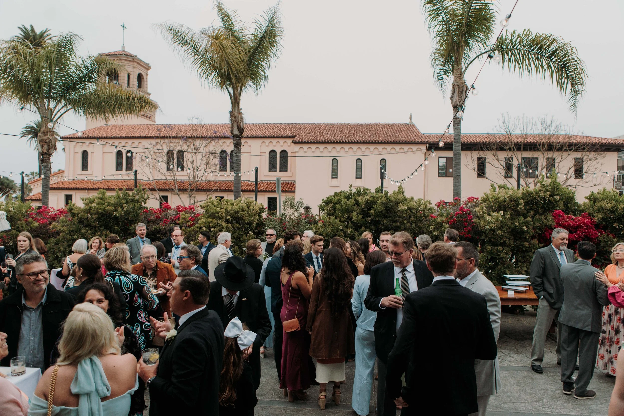 Candid photos of a wedding at The Wedding Bowl and Cuvier Club in La Jolla. San Diego wedding photography by Indigo West Photography.
