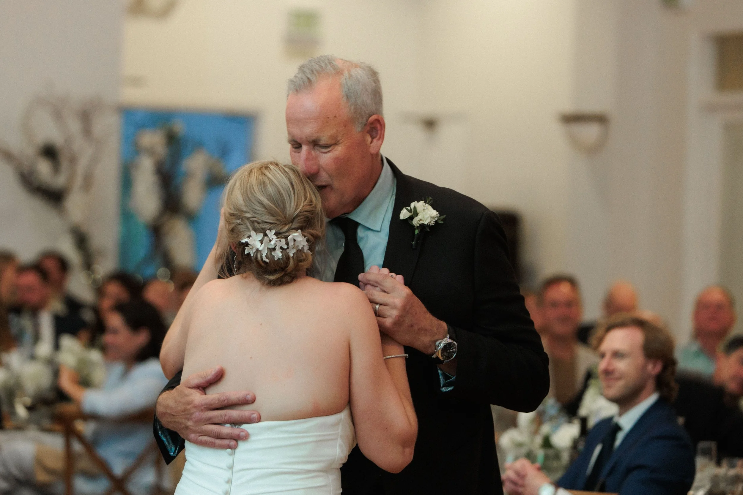 Candid photos of a wedding at The Wedding Bowl and Cuvier Club in La Jolla. San Diego wedding photography by Indigo West Photography.