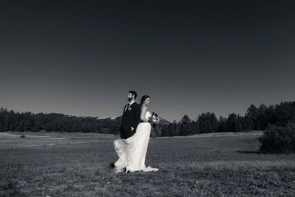 Julie and Jason&rsquo;s wedding unfolded in the golden glow of autumn in Julian, California. A perfect mountain day where the air feels crisp, the leaves are in shades of amber and red, and nature becomes the most beautiful d&eacute;cor you could ask