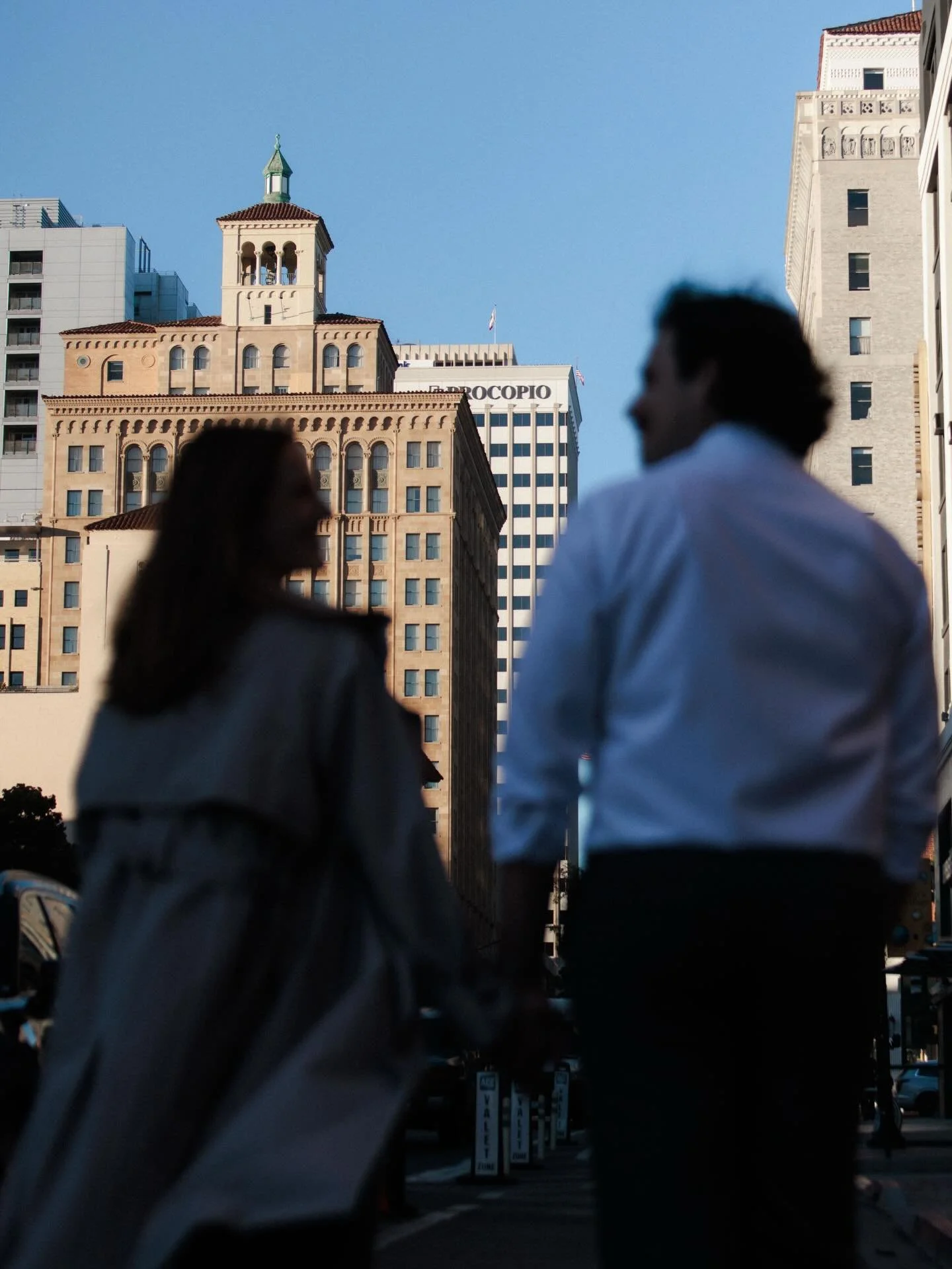 A quick downtown San Diego engagement@shoot. I took a stroll down the street with Anna and Steven to their favorite bar. As a wedding and engagement photographer im San Diego, I love capturing couples in places that feel alive and trie to them. This 