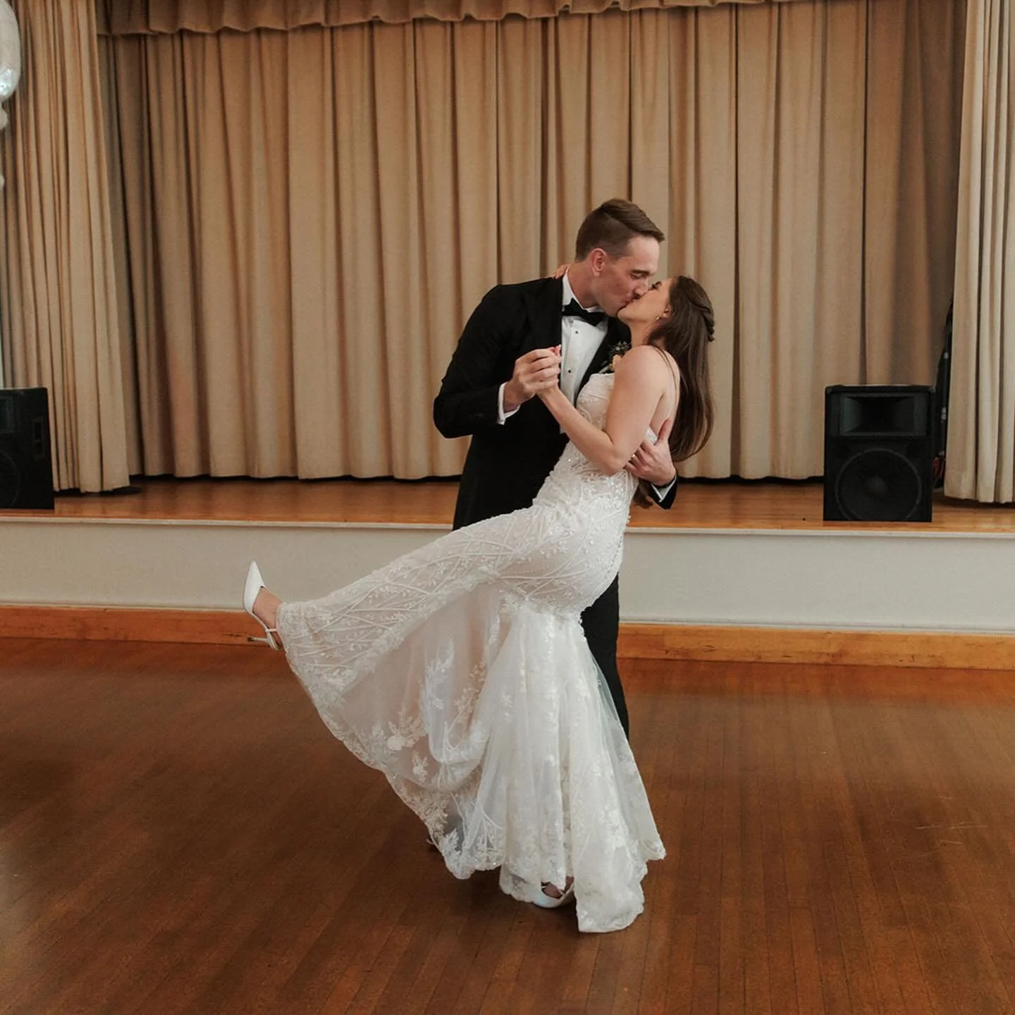 Another great one for the books at @thethursdayclubsd in Point Loma! As someone who really enjoys sports, I loved all the elite athletes at this one ⚾️! Such a fun crowd. 
Thank you Chris (venue director) and Courtney at @breezydayweddings for all yo