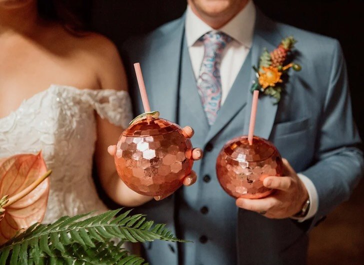 Always inspiring whenever a wedding ceremony is a blend of cultures and customs. This was a gorgeous Iranaian + Irish wedding that so tastefully h ok noted both sides. Beautifully orchestrated by @bluemooneventplanning  and held at Millwick @millwick