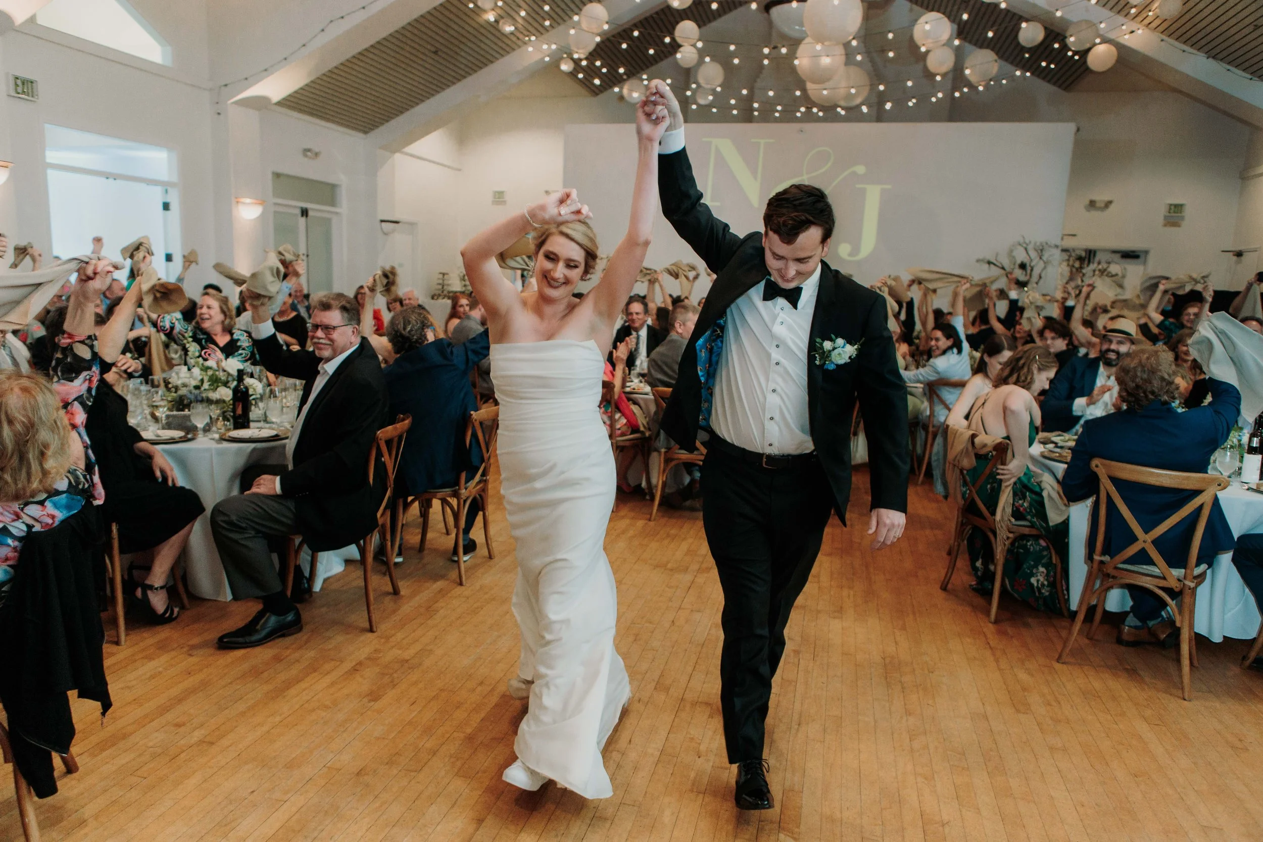 Candid photos of a wedding at The Wedding Bowl and Cuvier Club in La Jolla. San Diego wedding photography by Indigo West Photography.