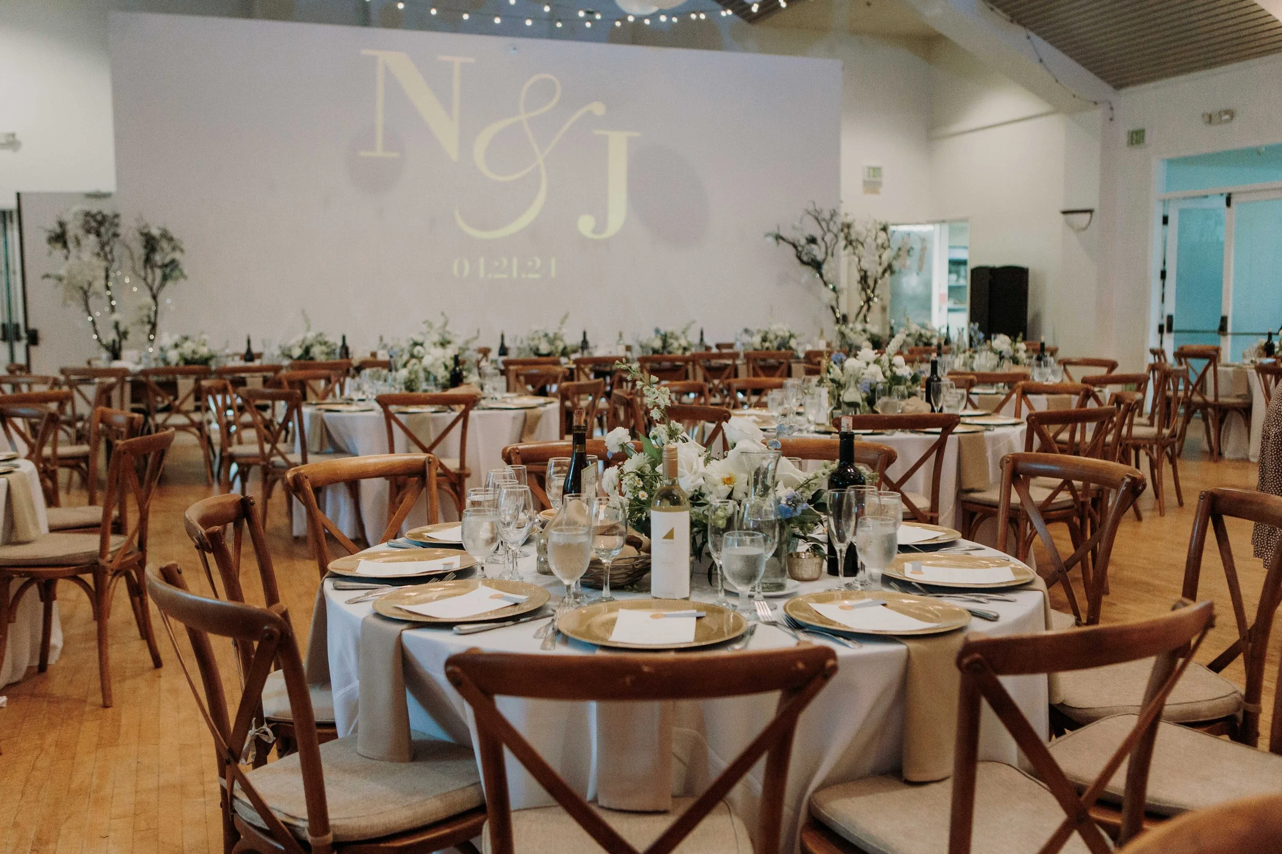 Candid photos of a wedding at The Wedding Bowl and Cuvier Club in La Jolla. San Diego wedding photography by Indigo West Photography.