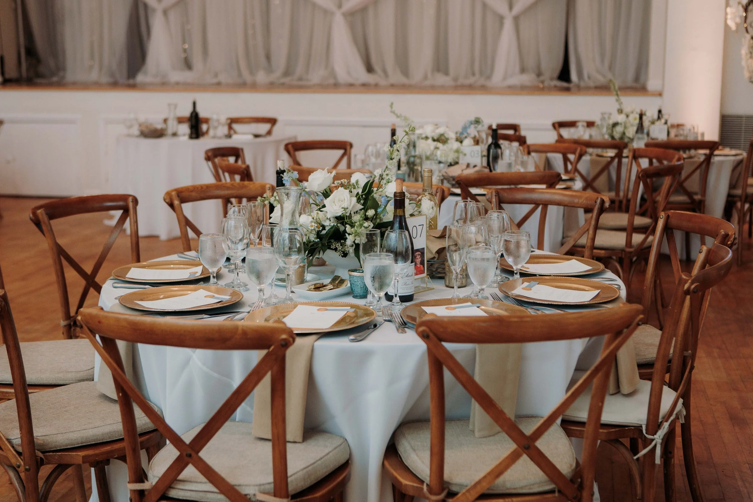 Candid photos of a wedding at The Wedding Bowl and Cuvier Club in La Jolla. San Diego wedding photography by Indigo West Photography.