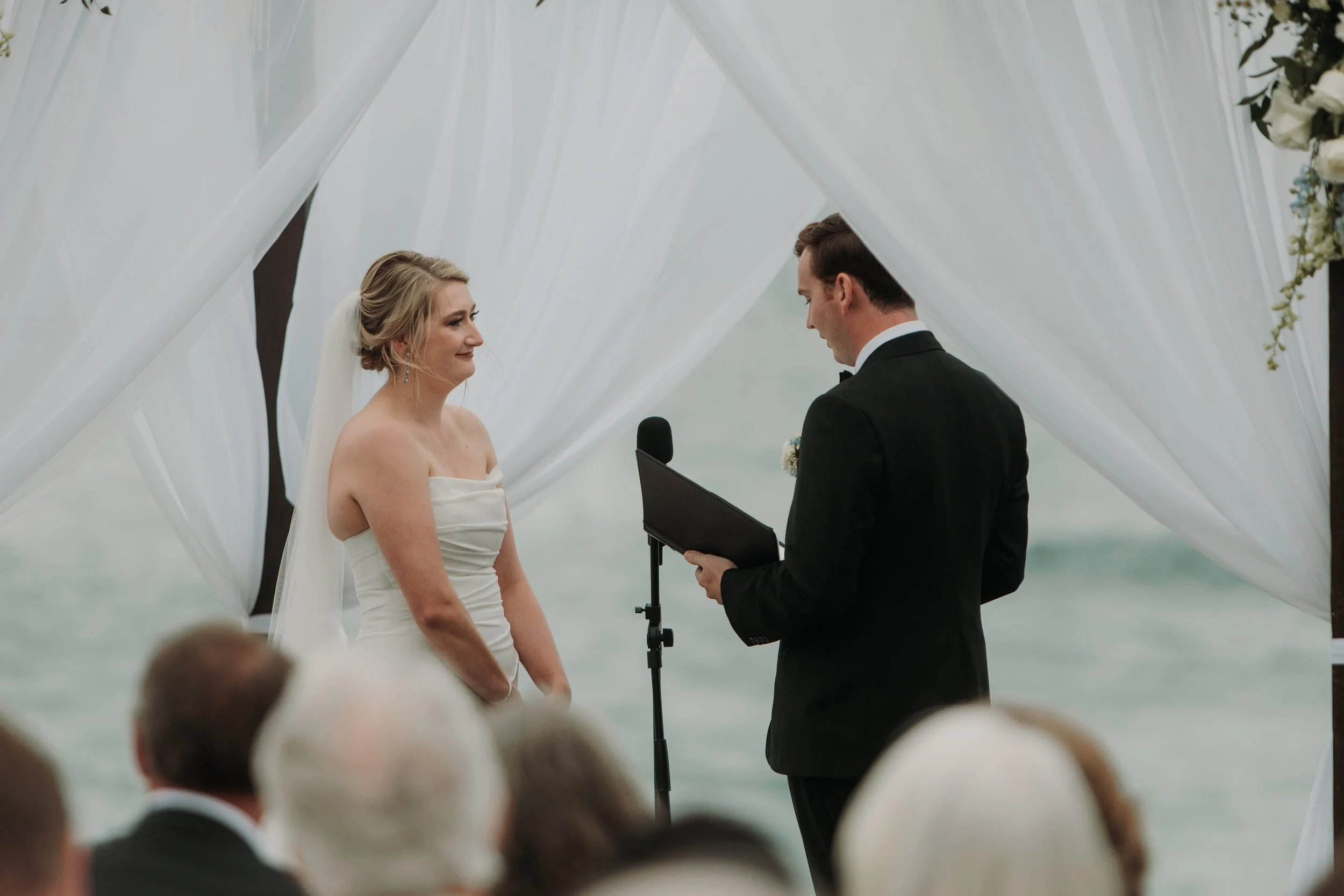 Candid photos of a wedding at The Wedding Bowl and Cuvier Club in La Jolla. San Diego wedding photography by Indigo West Photography.
