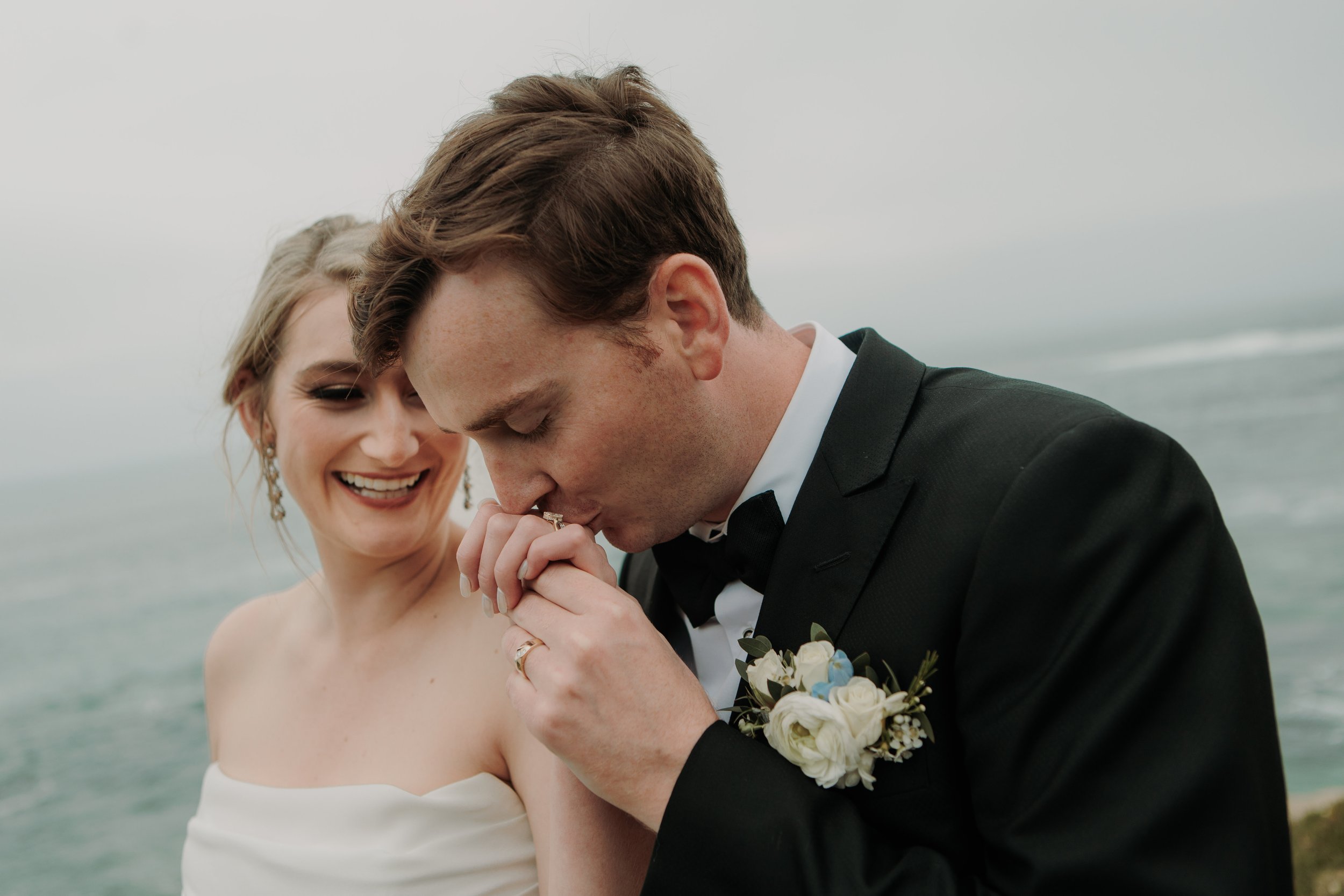 Candid photos of a wedding at The Wedding Bowl and Cuvier Club in La Jolla. San Diego wedding photography by Indigo West Photography.