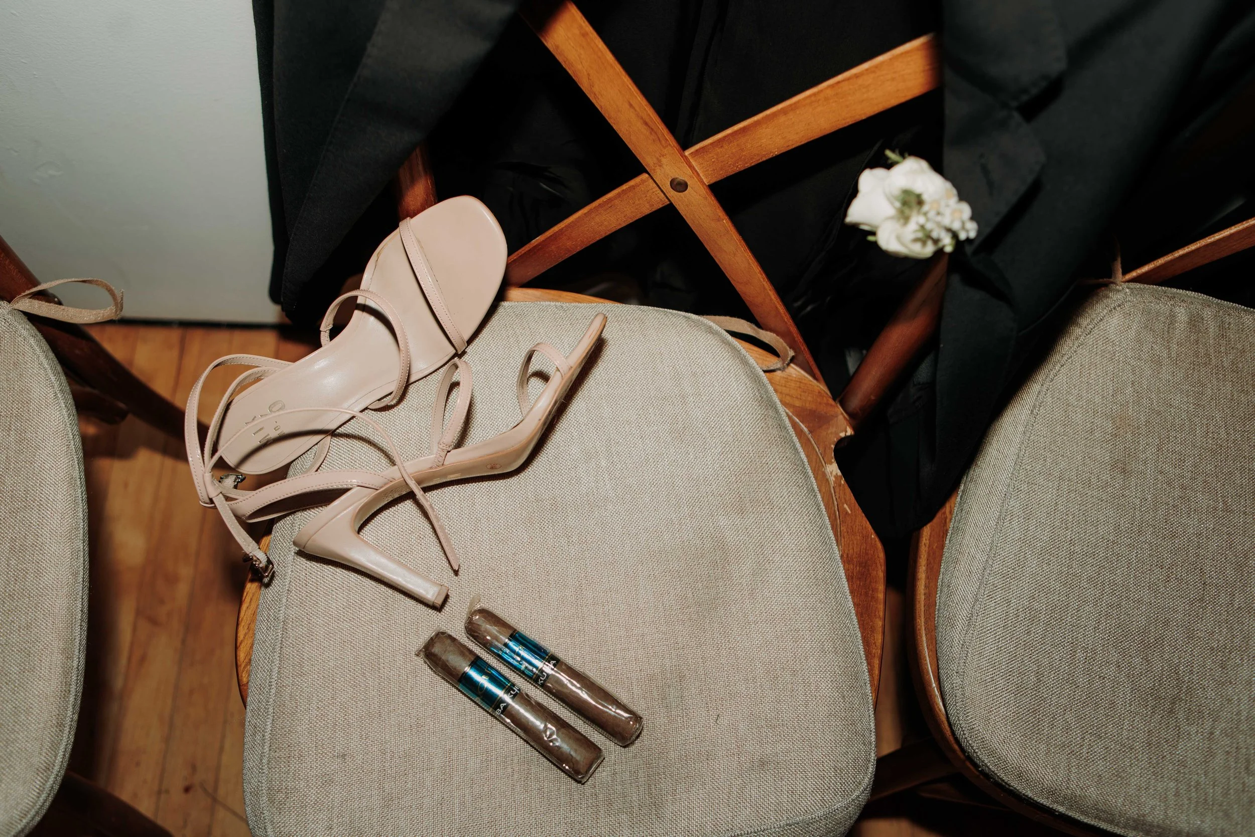 Candid photos of a wedding at The Wedding Bowl and Cuvier Club in La Jolla. San Diego wedding photography by Indigo West Photography.