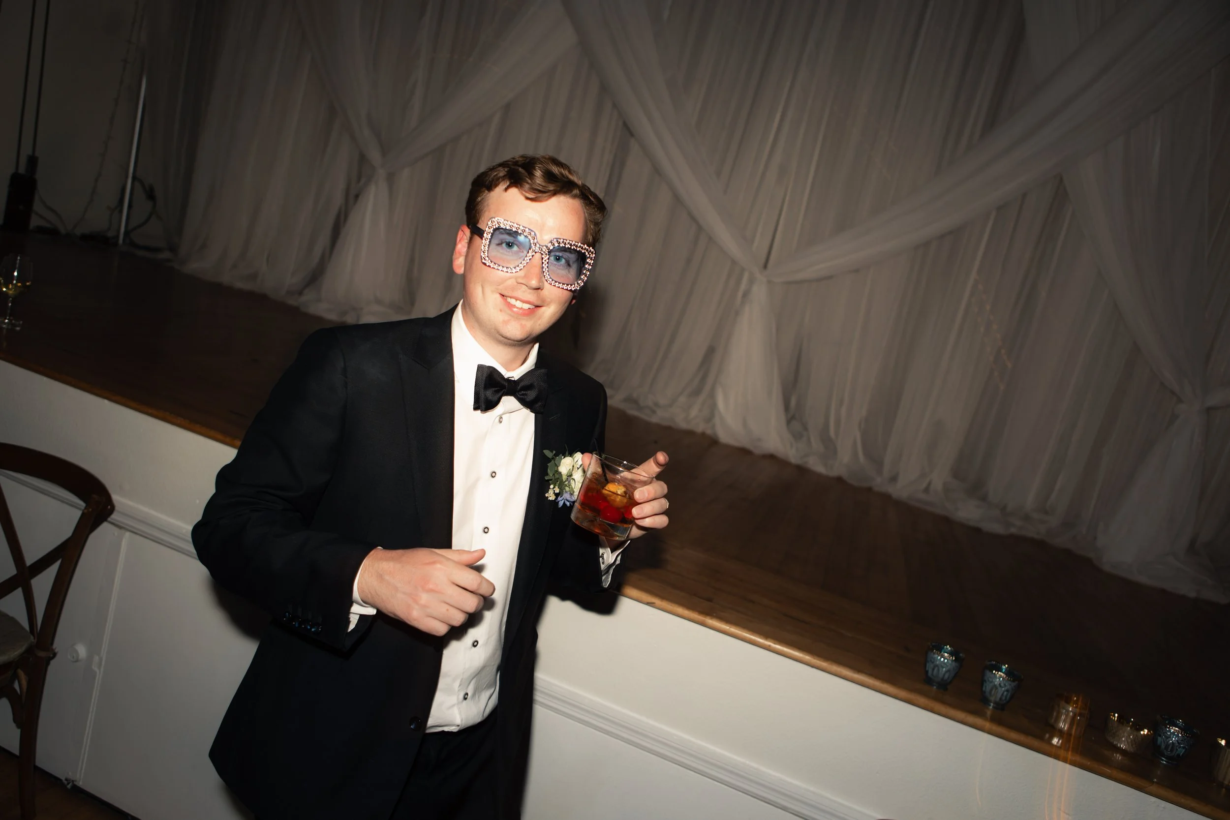 Candid photos of a wedding at The Wedding Bowl and Cuvier Club in La Jolla. San Diego wedding photography by Indigo West Photography.