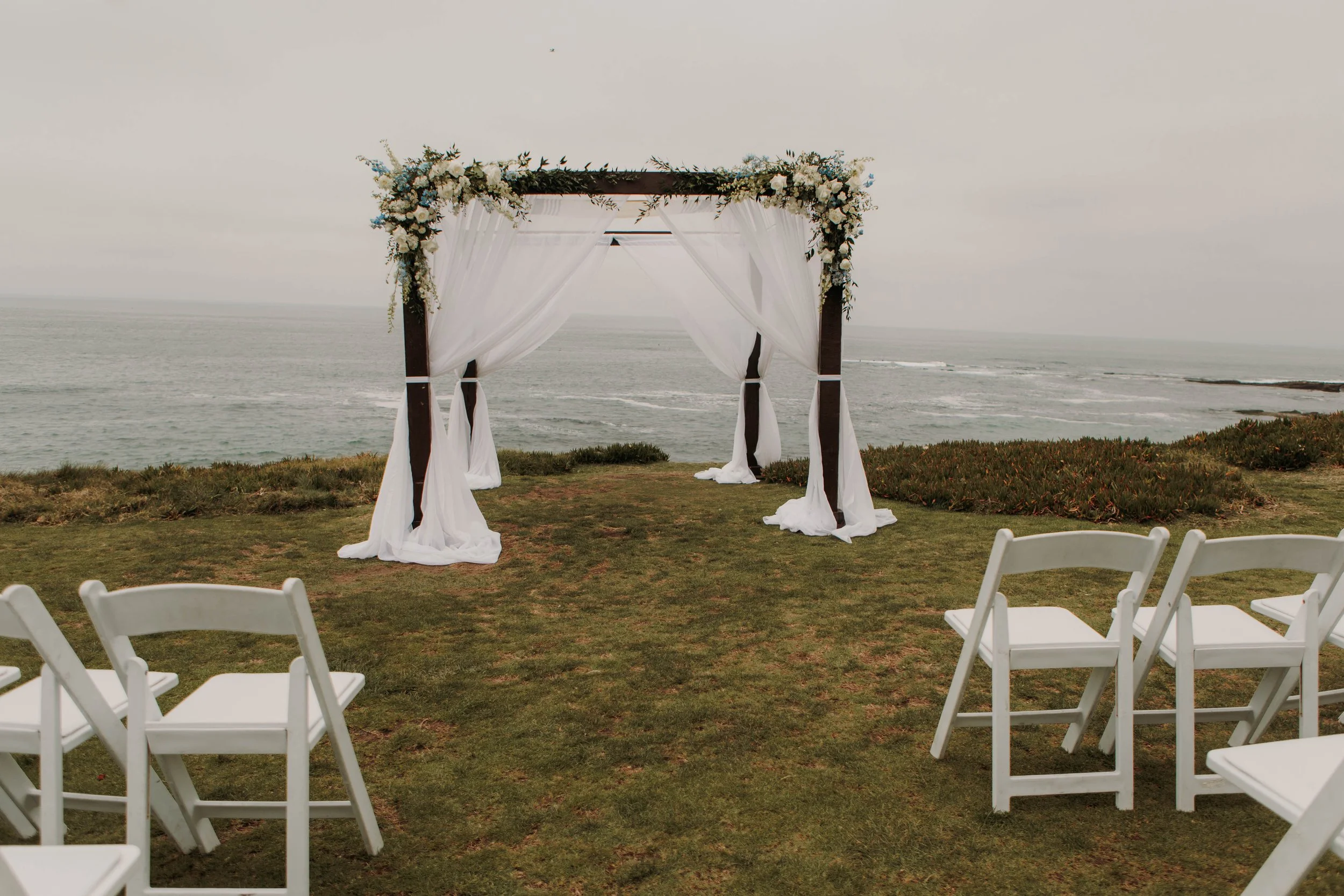 Candid photos of a wedding at The Wedding Bowl and Cuvier Club in La Jolla. San Diego wedding photography by Indigo West Photography.
