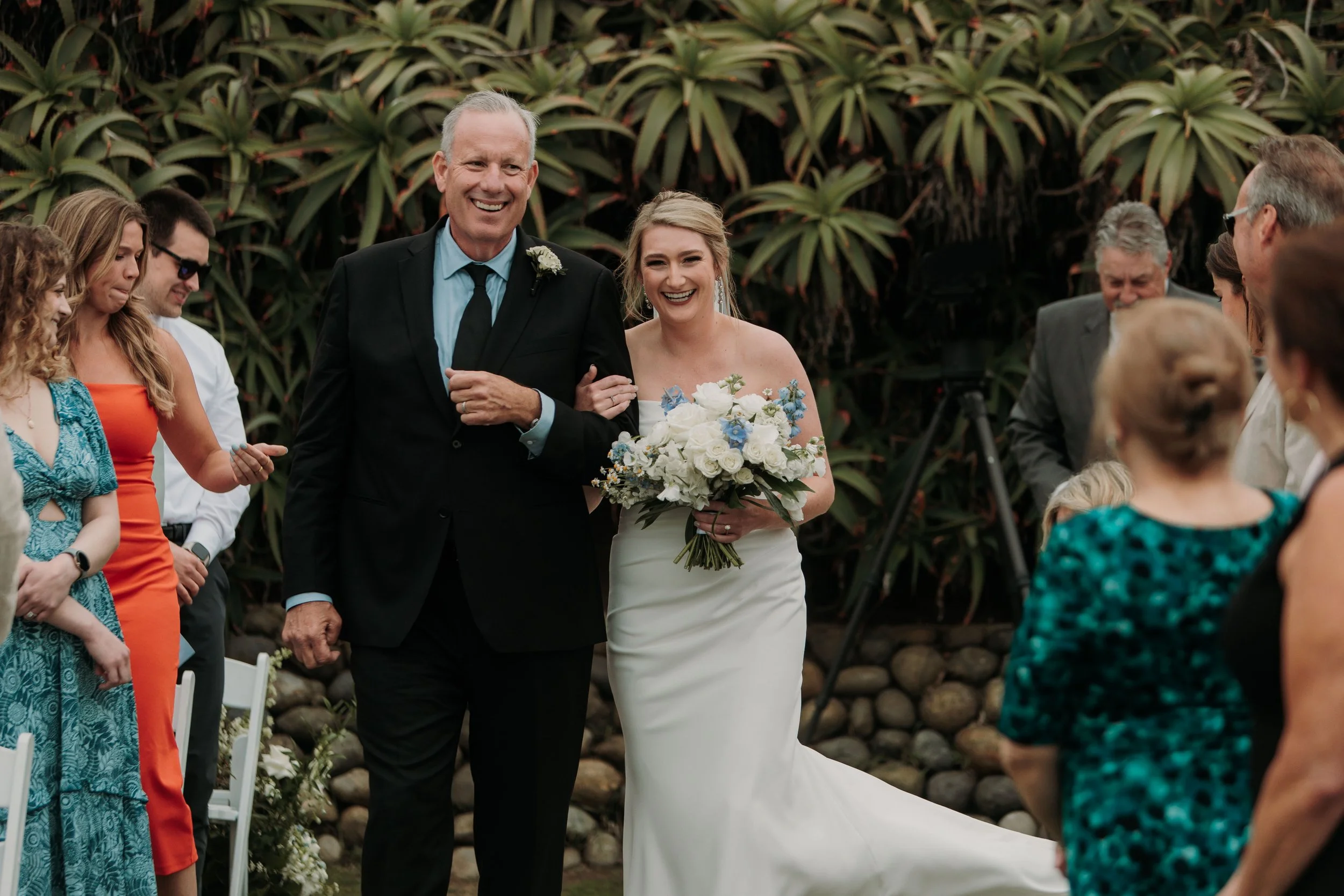 Candid photos of a wedding at The Wedding Bowl and Cuvier Club in La Jolla. San Diego wedding photography by Indigo West Photography.