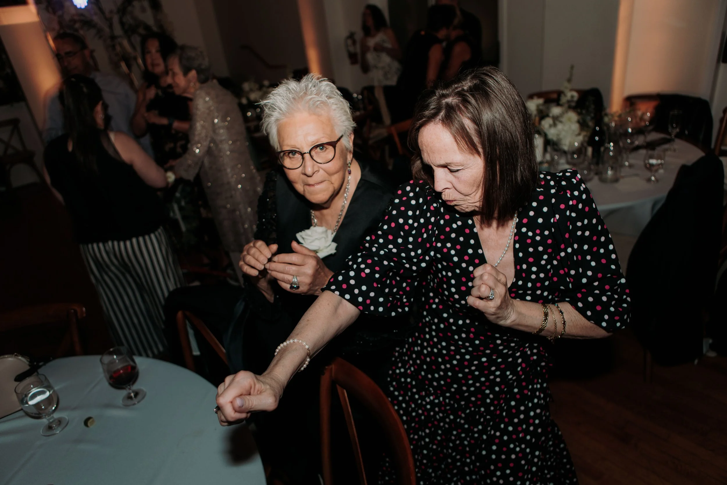 Candid photos of a wedding at The Wedding Bowl and Cuvier Club in La Jolla. San Diego wedding photography by Indigo West Photography.