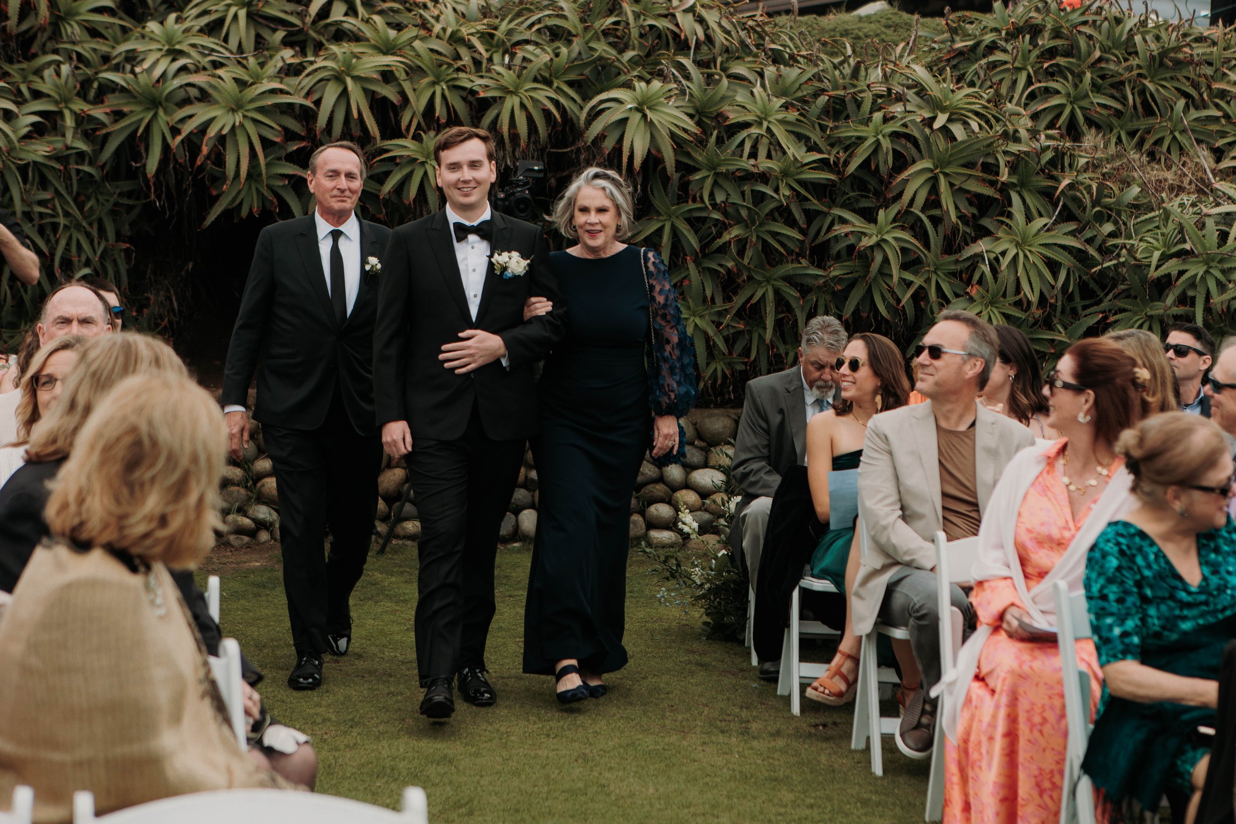 Candid photos of a wedding at The Wedding Bowl and Cuvier Club in La Jolla. San Diego wedding photography by Indigo West Photography.
