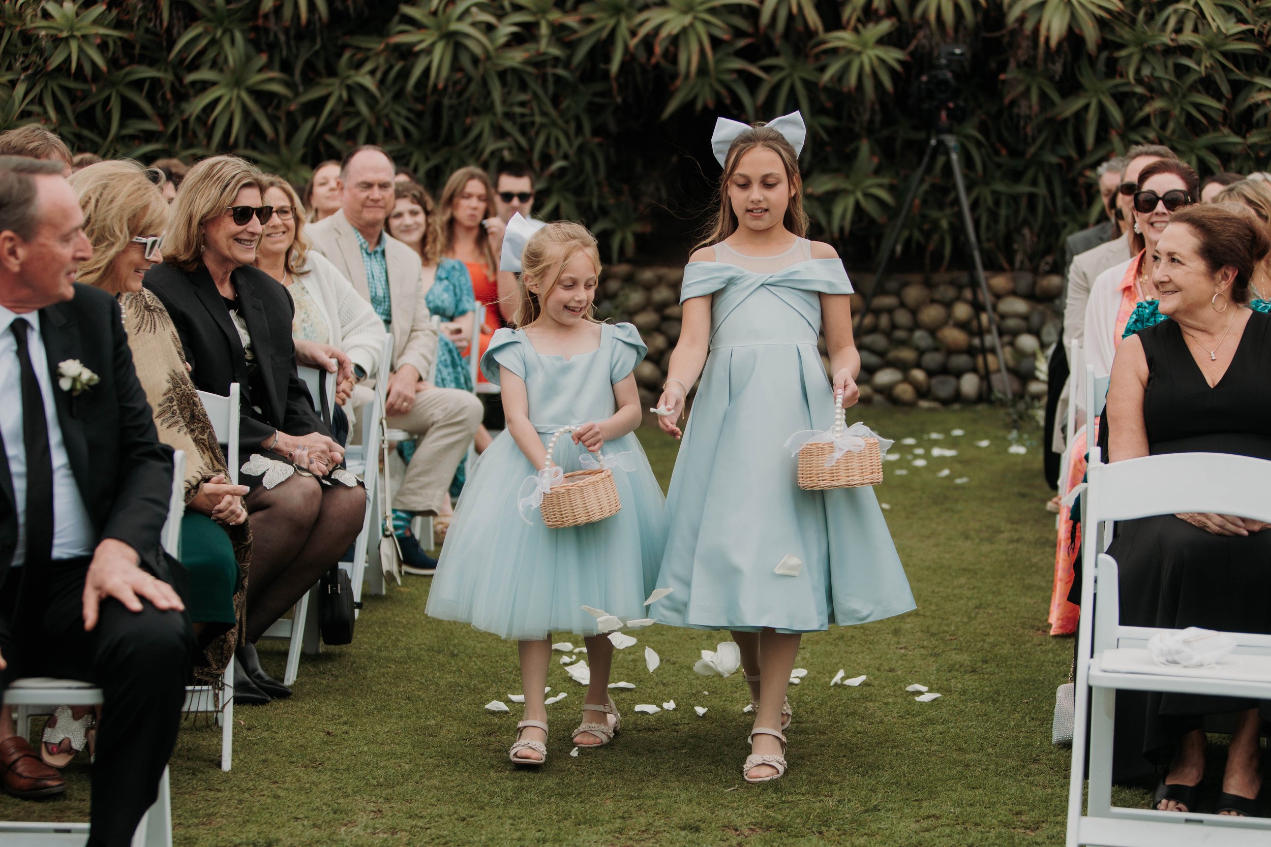 Candid photos of a wedding at The Wedding Bowl and Cuvier Club in La Jolla. San Diego wedding photography by Indigo West Photography.