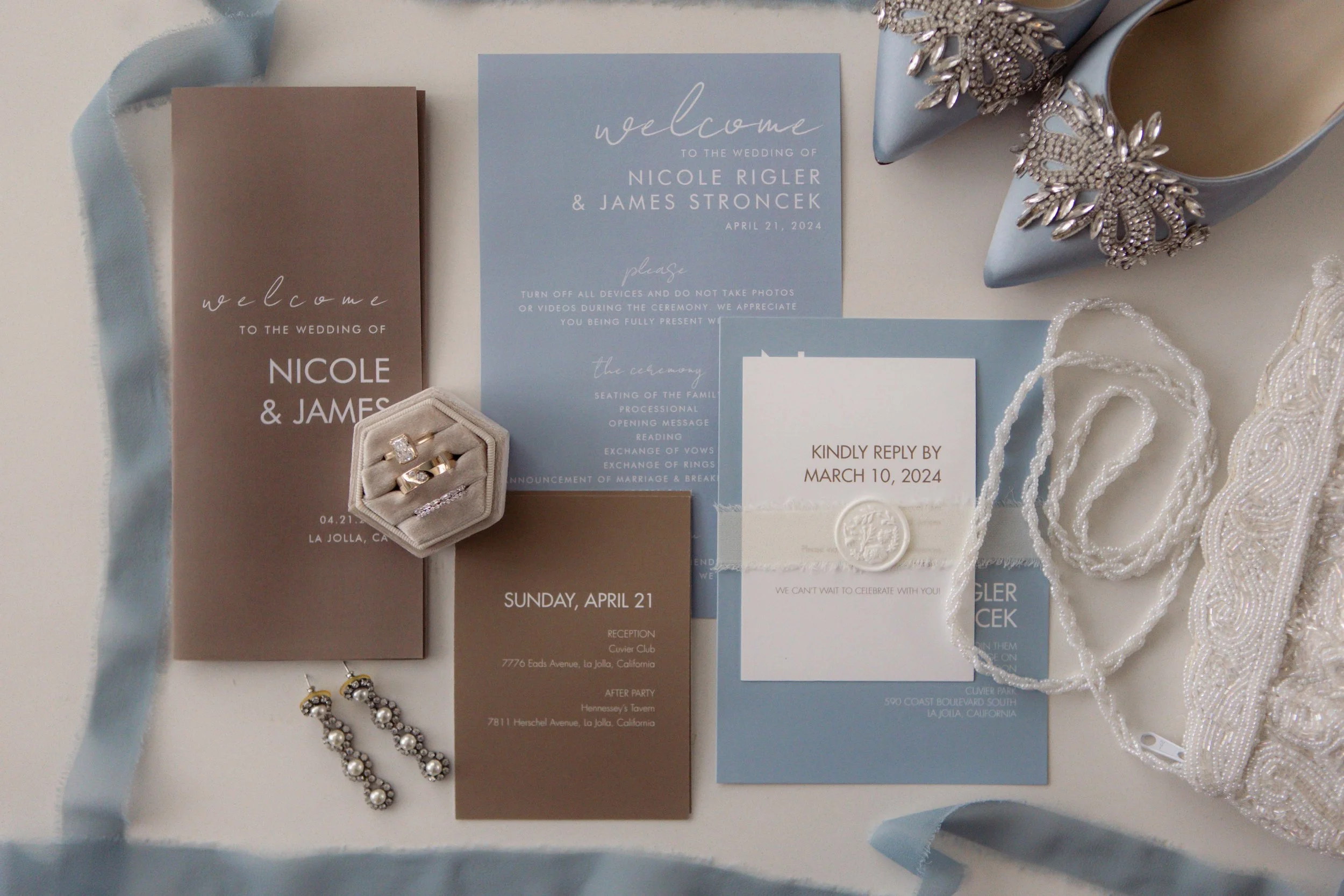 Candid photos of a wedding at The Wedding Bowl and Cuvier Club in La Jolla.