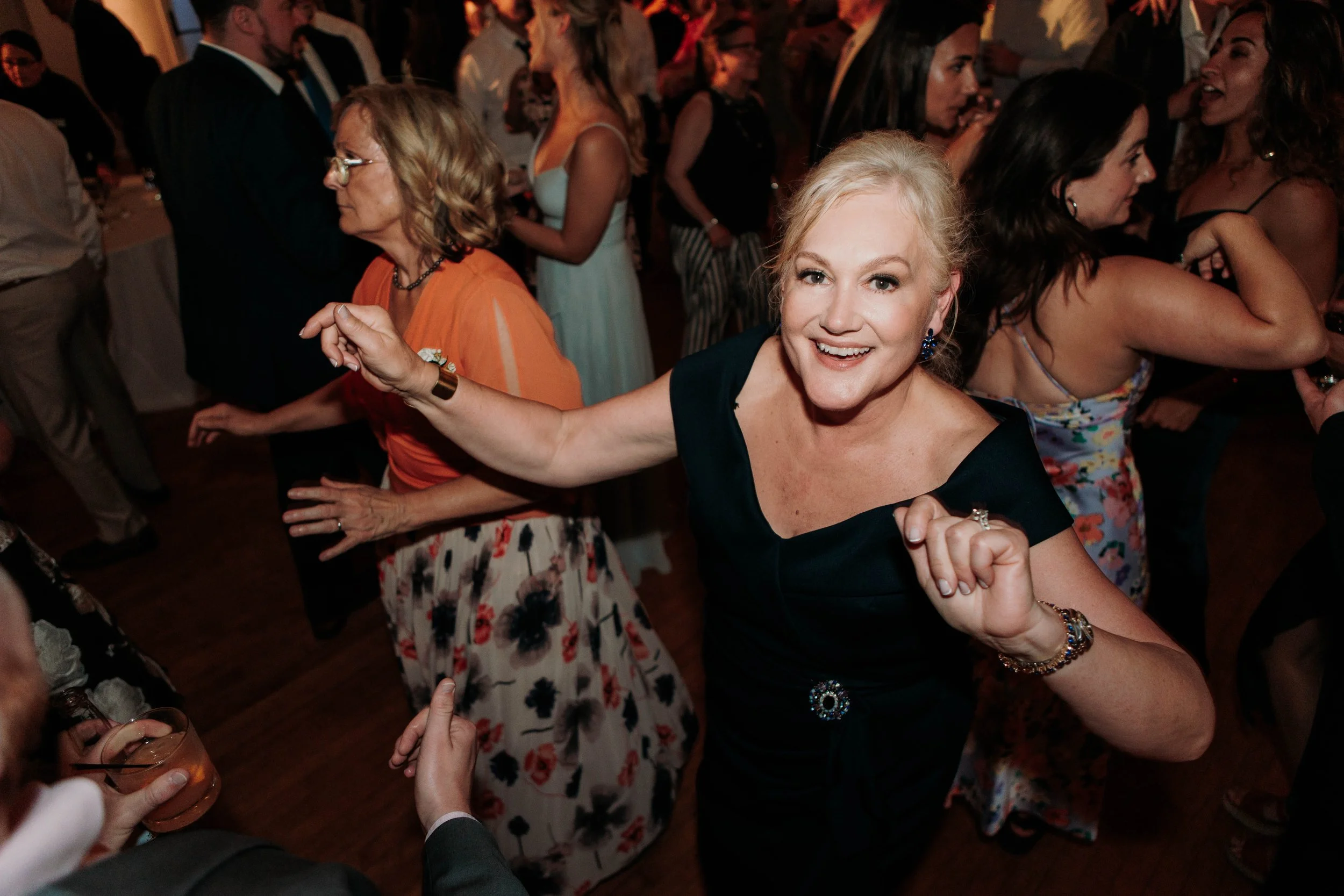 Candid photos of a wedding at The Wedding Bowl and Cuvier Club in La Jolla. San Diego wedding photography by Indigo West Photography.