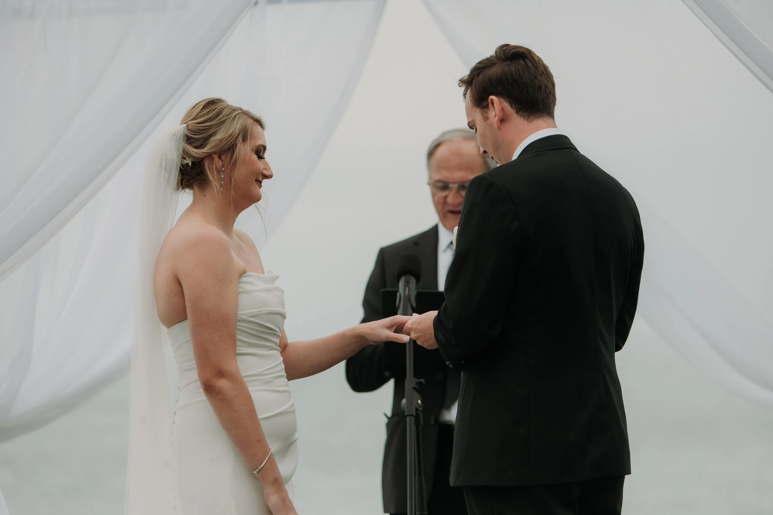 Candid photos of a wedding at The Wedding Bowl and Cuvier Club in La Jolla. San Diego wedding photography by Indigo West Photography.