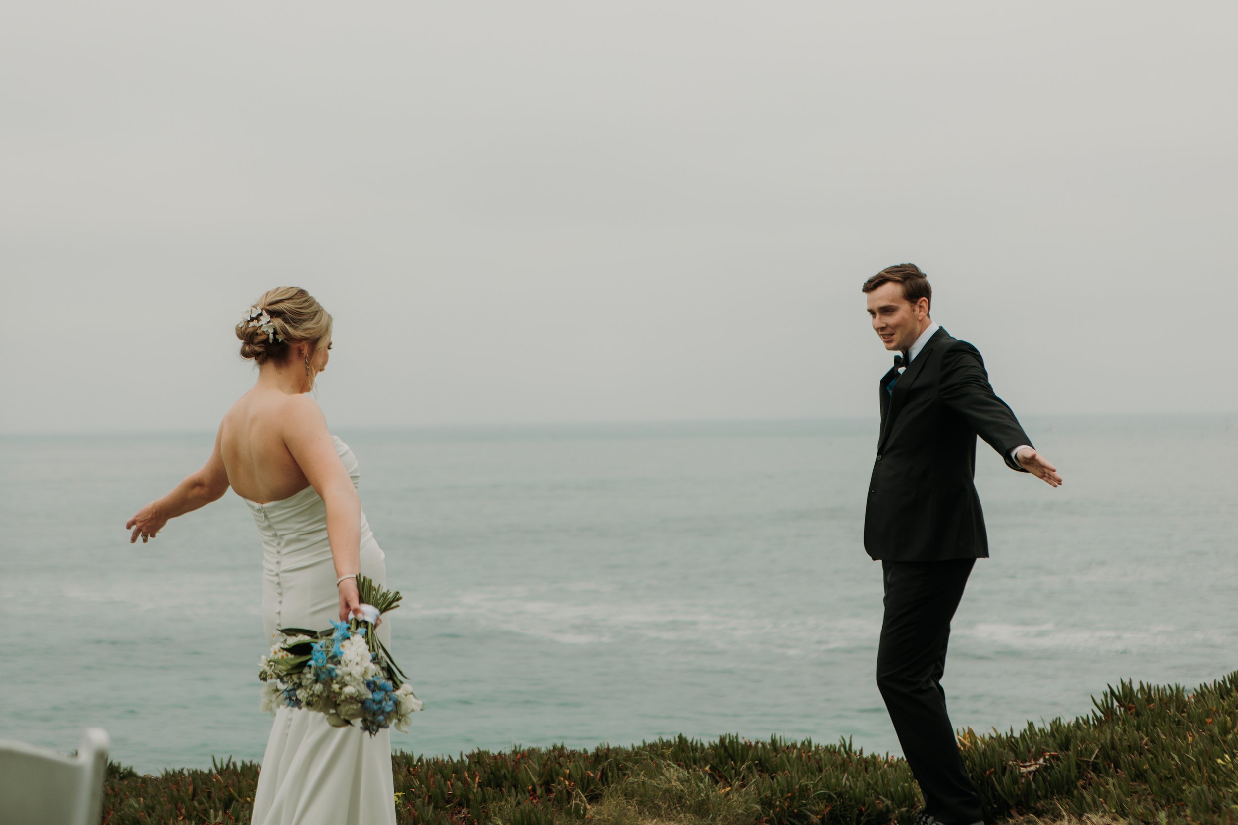 Candid photos of a wedding at The Wedding Bowl and Cuvier Club in La Jolla. San Diego wedding photography by Indigo West Photography.