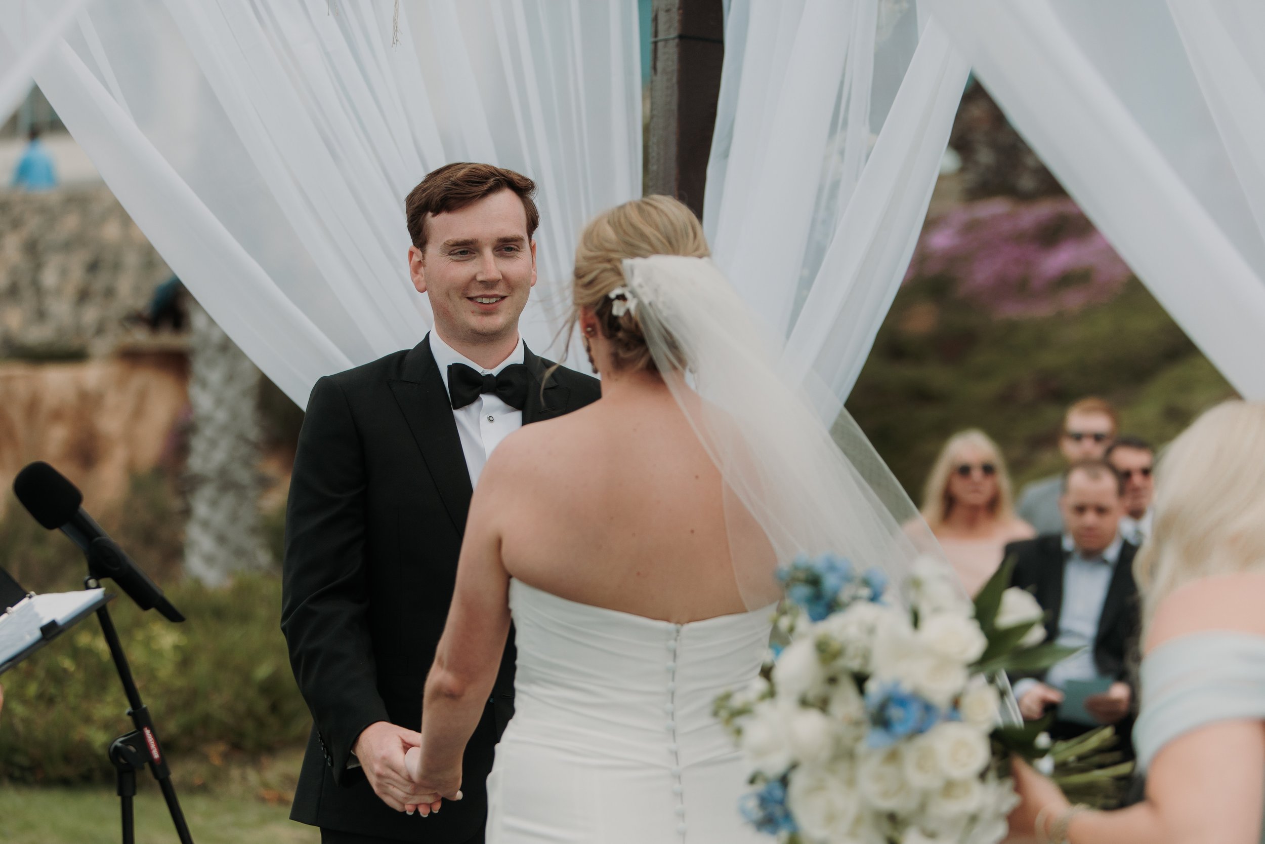 Candid photos of a wedding at The Wedding Bowl and Cuvier Club in La Jolla. San Diego wedding photography by Indigo West Photography.