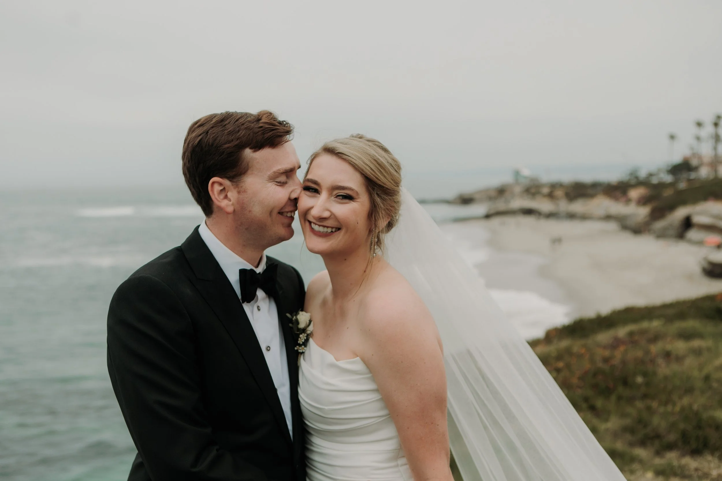 Candid photos of a wedding at The Wedding Bowl and Cuvier Club in La Jolla. San Diego wedding photography by Indigo West Photography.