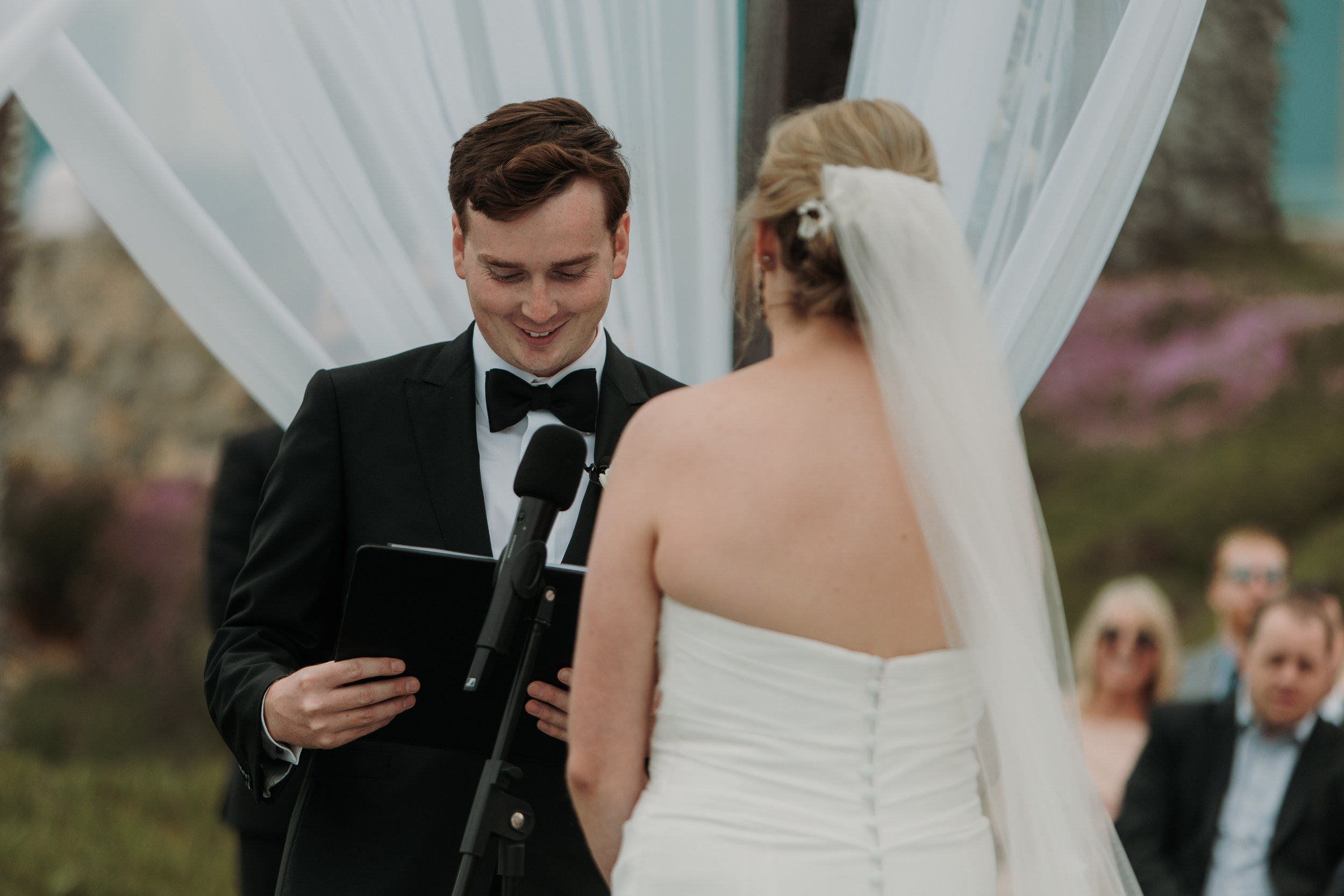 Candid photos of a wedding at The Wedding Bowl and Cuvier Club in La Jolla. San Diego wedding photography by Indigo West Photography.
