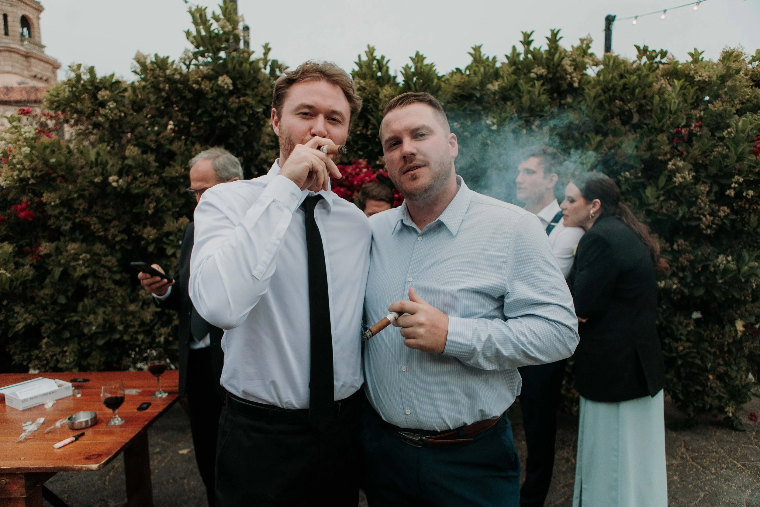 Candid photos of a wedding at The Wedding Bowl and Cuvier Club in La Jolla. San Diego wedding photography by Indigo West Photography.