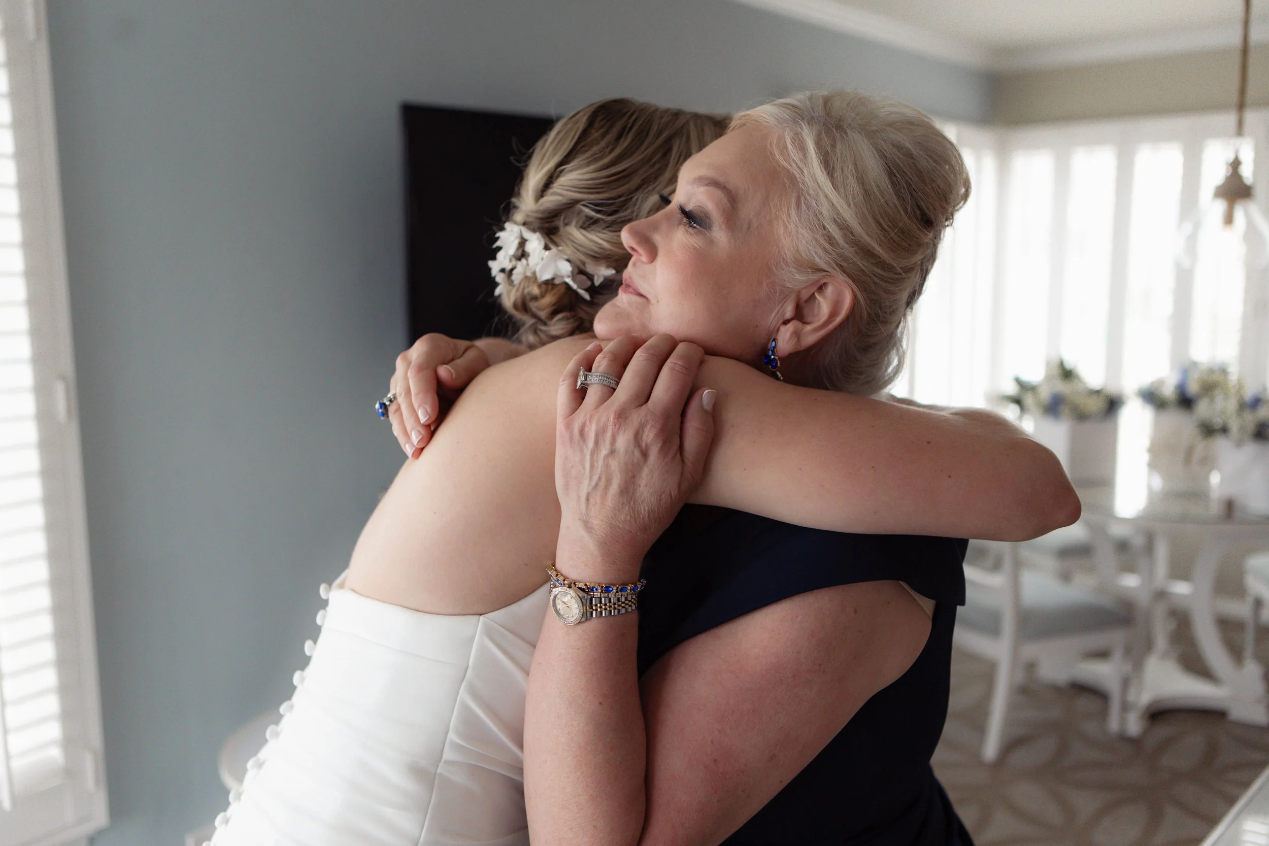 Candid photos of a wedding at The Wedding Bowl and Cuvier Club in La Jolla.