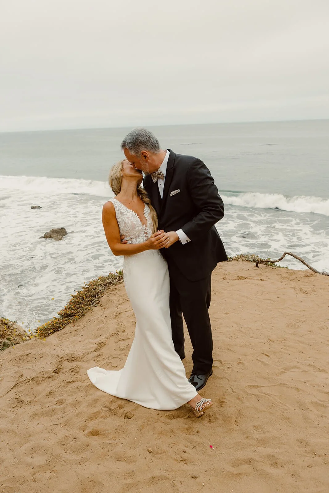 San Diego Courthouse wedding elopement pictures of a couple at Sunset Cliffs.