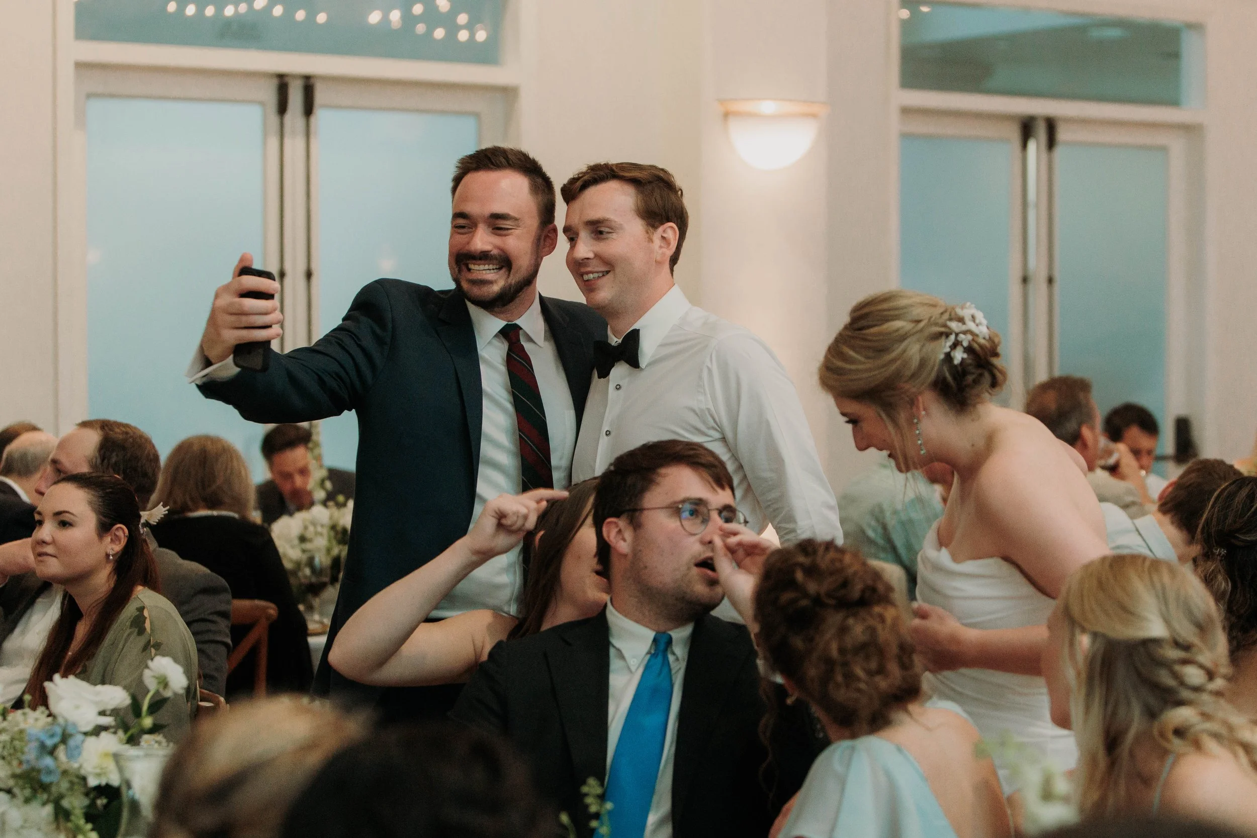 Candid photos of a wedding at The Wedding Bowl and Cuvier Club in La Jolla. San Diego wedding photography by Indigo West Photography.