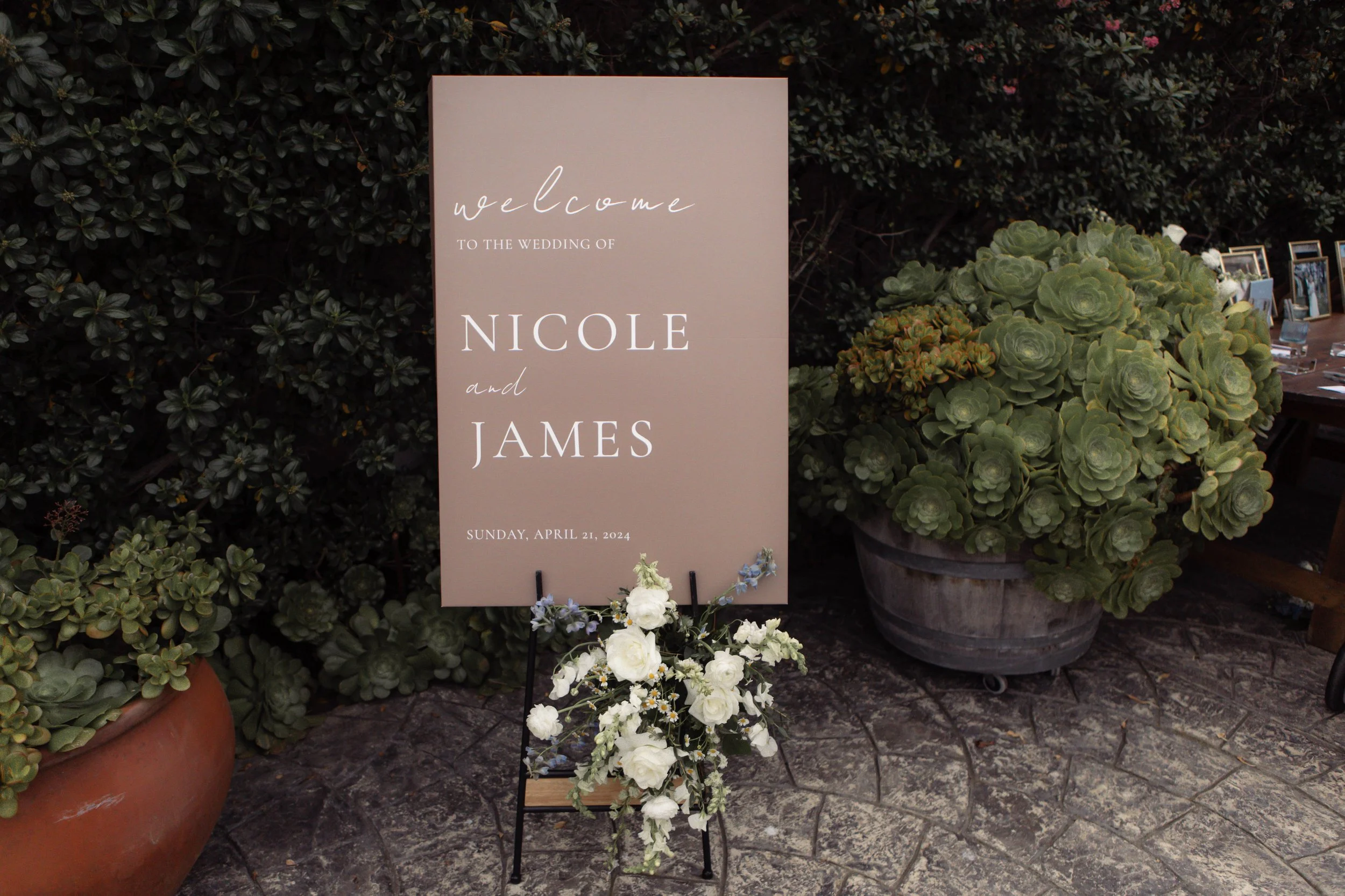 Candid photos of a wedding at The Wedding Bowl and Cuvier Club in La Jolla. San Diego wedding photography by Indigo West Photography.
