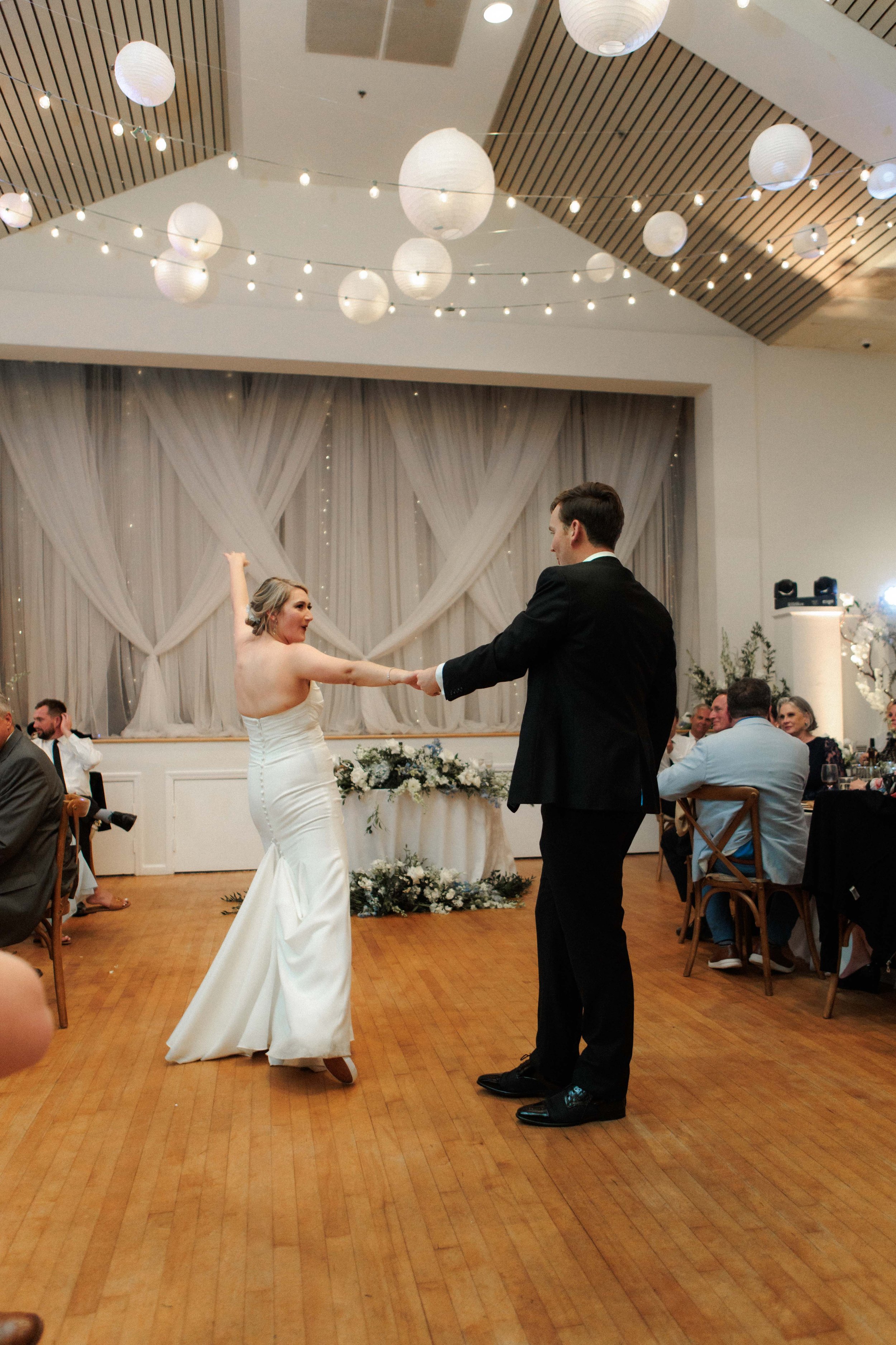 Candid photos of a wedding at The Wedding Bowl and Cuvier Club in La Jolla. San Diego wedding photography by Indigo West Photography.